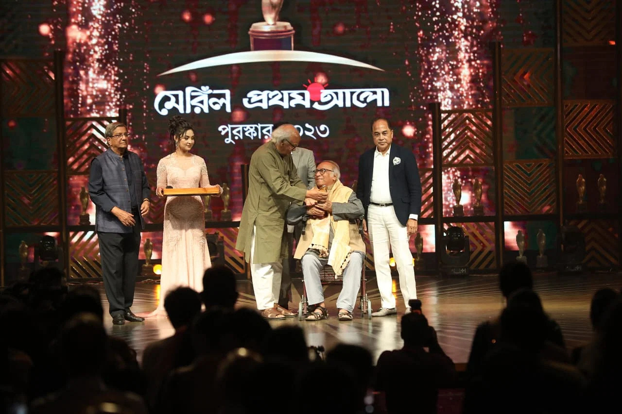 Masud Ali Khan honoured with Meril-Prothom Alo Lifetime Achievement award