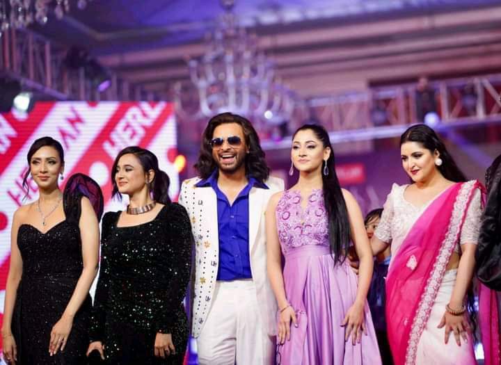 Shakib Khan walks the ramp with Dhallywood divas 