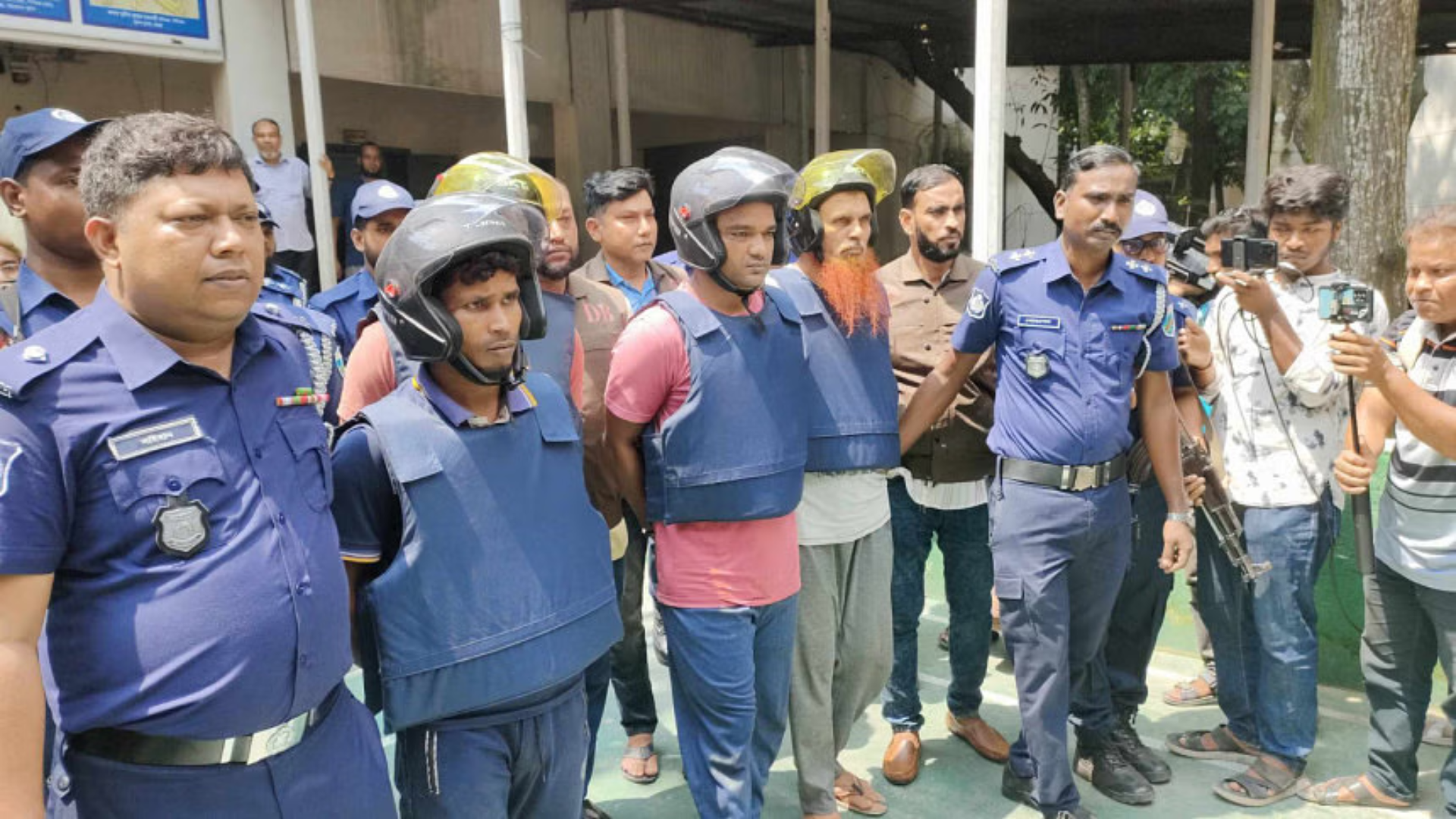 4 death row convicts break out of Bogura jail, arrested hours later