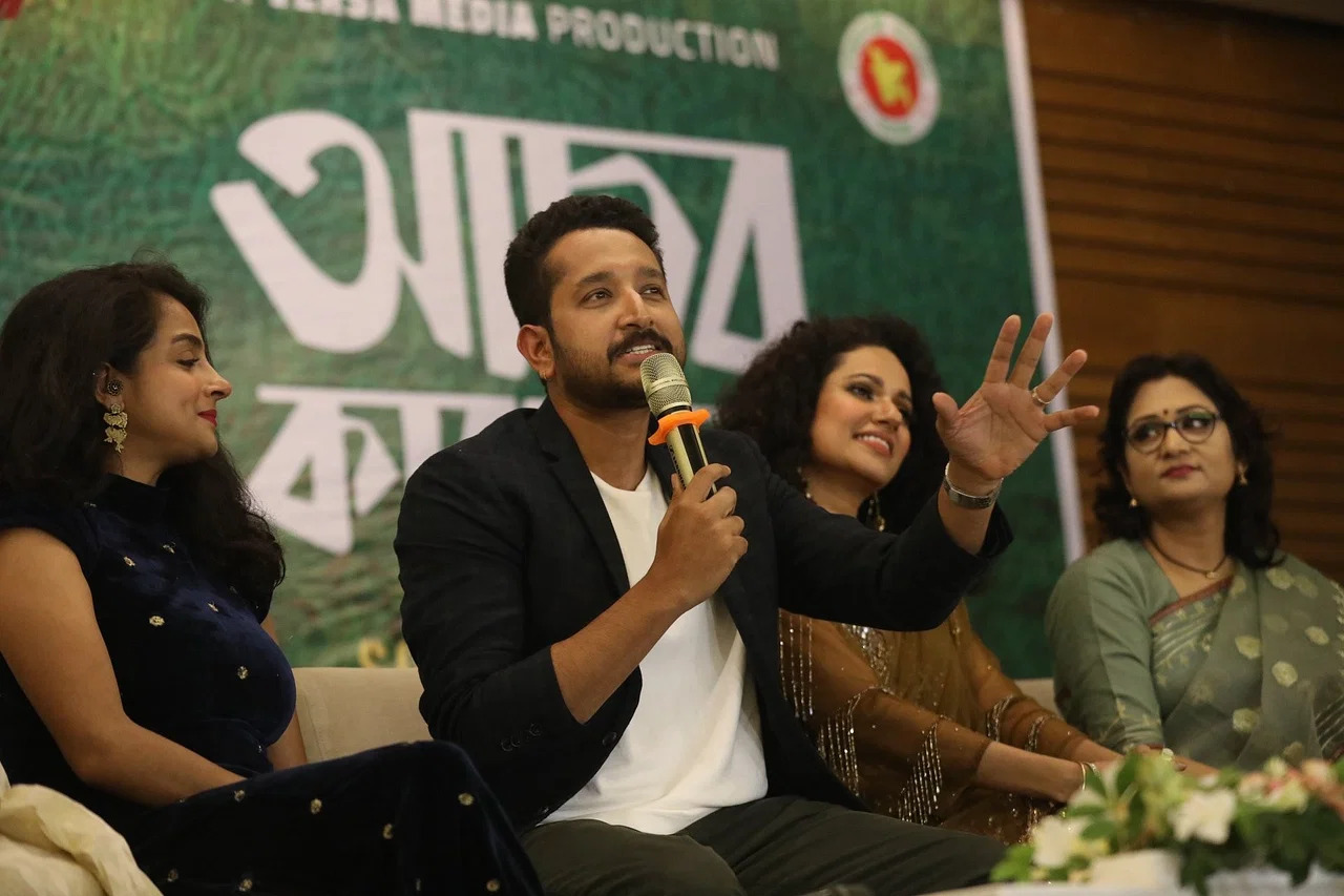 Parambrata celebrates birthday in Dhaka during film launch