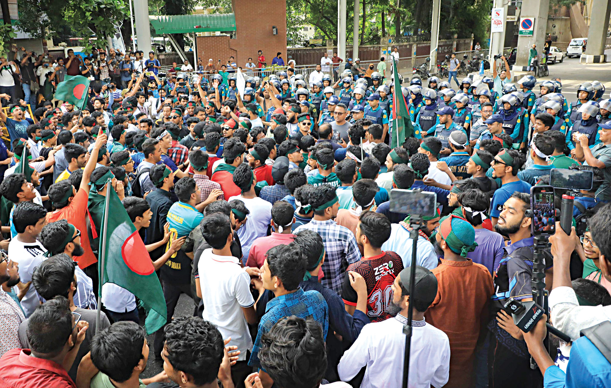 Quota protests on; govt looks to SC for a way out