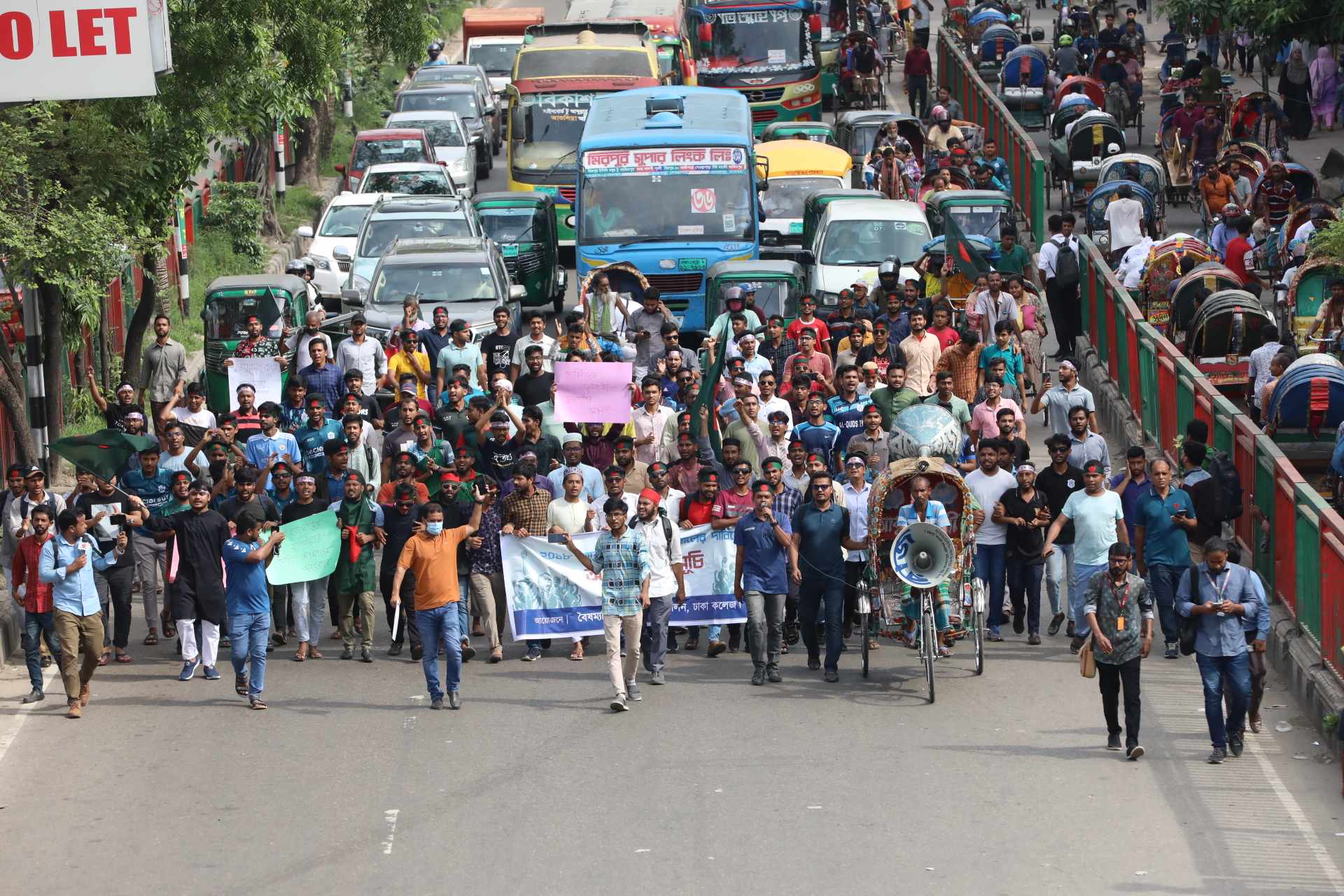 Bangla Blockade: Students again block Shahbagh, Science Lab, other key Dhaka intersections