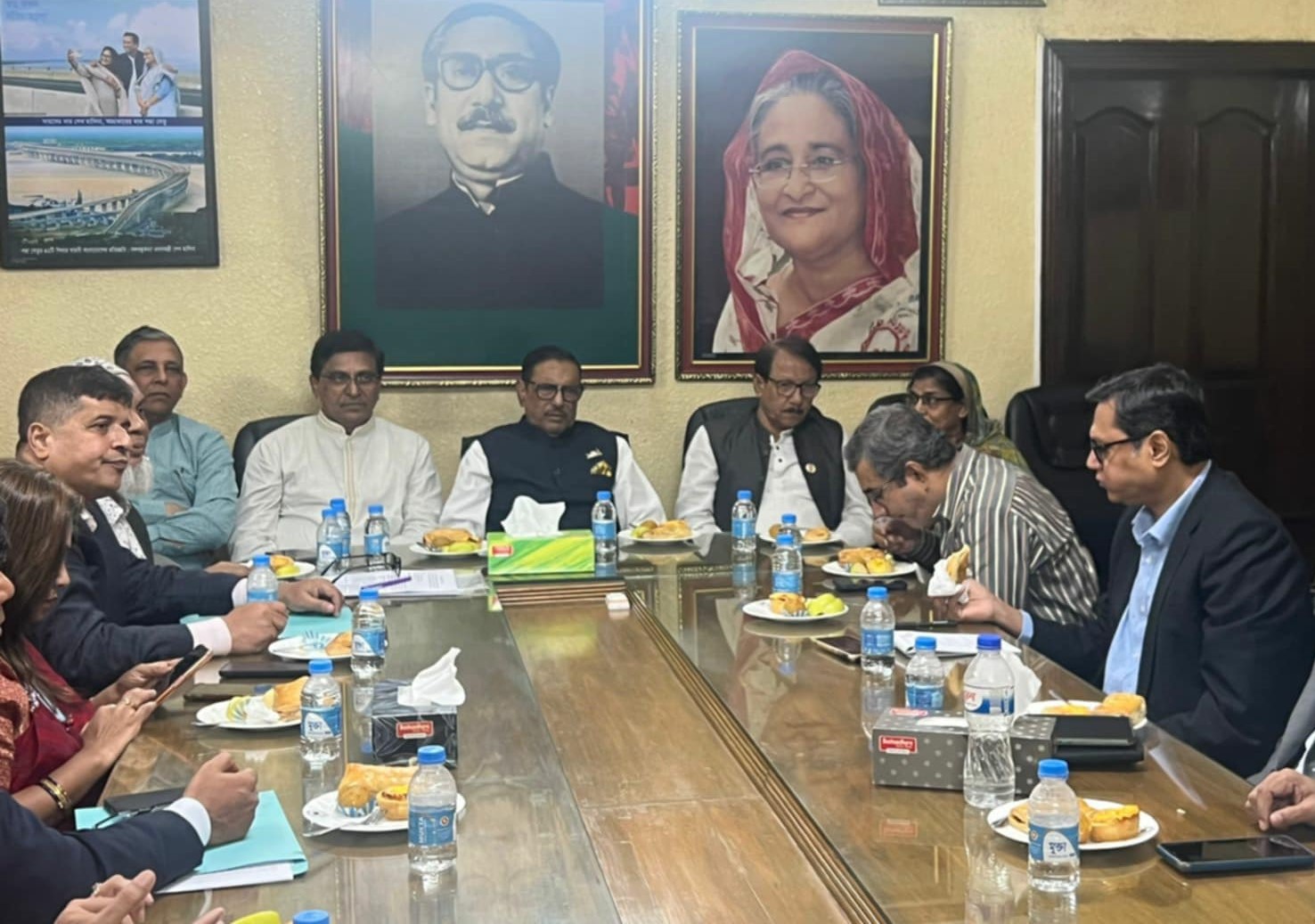 Prottoy pension scheme: Quader sits with protesting university teachers