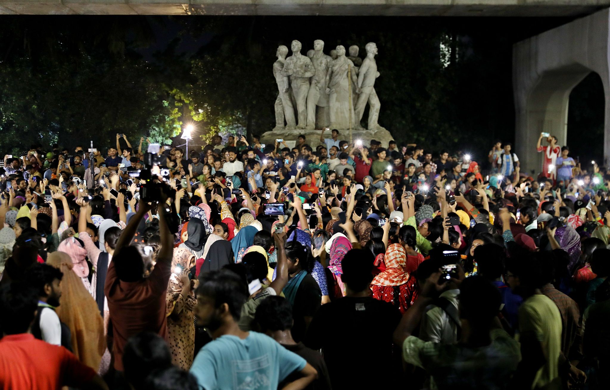 PM's comment: DU students return to halls after protest