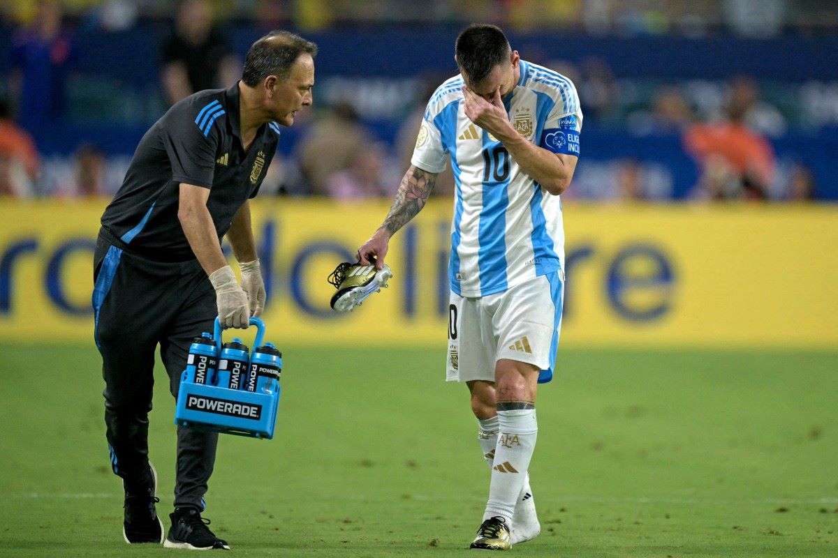 Messi suffers leg injury in Copa final against Colombia