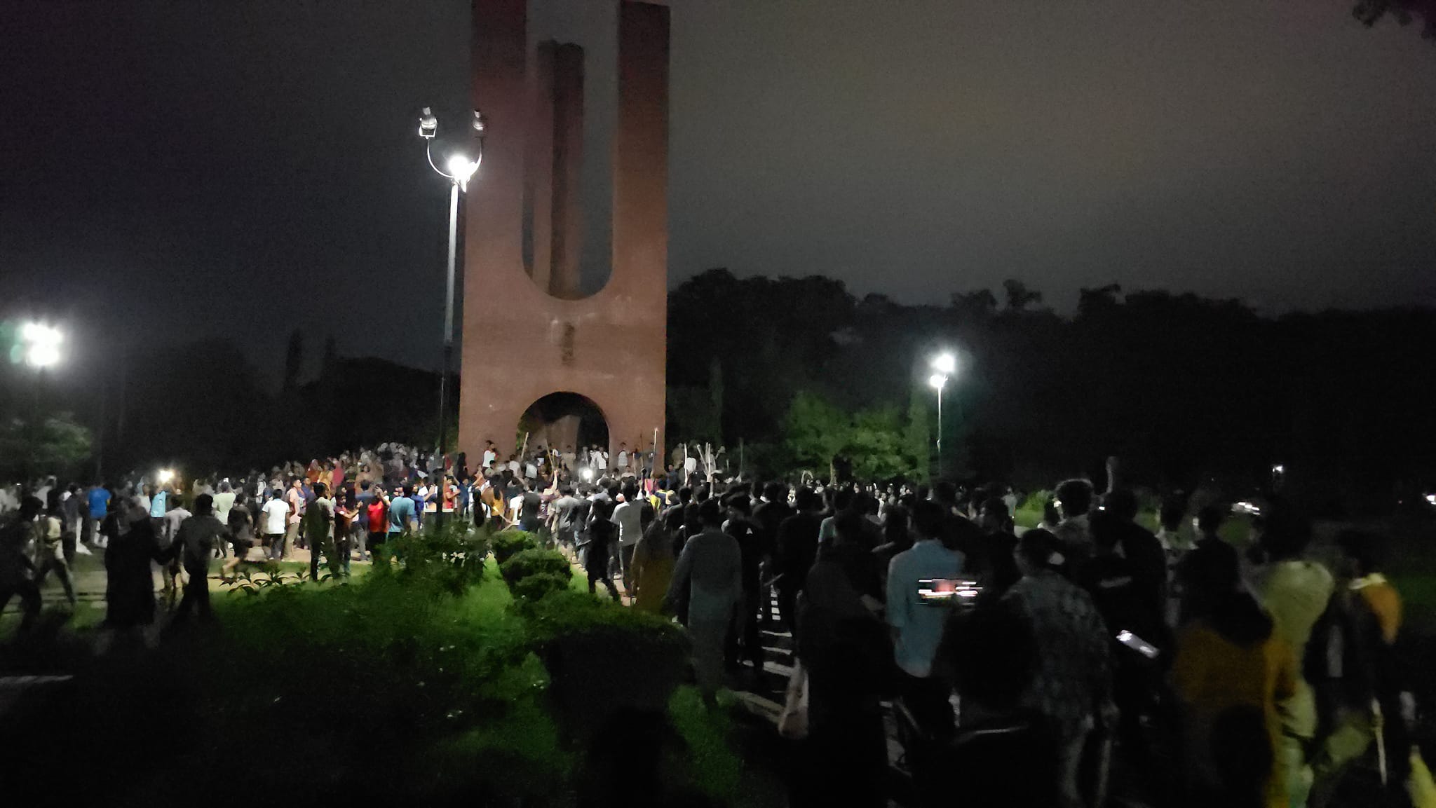 BCL men, quota protesters clash at JU campus