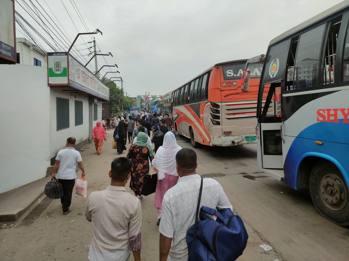 Traffic at standstill from Kanchpur bridge to Jatrabari, vehicles stuck for hours