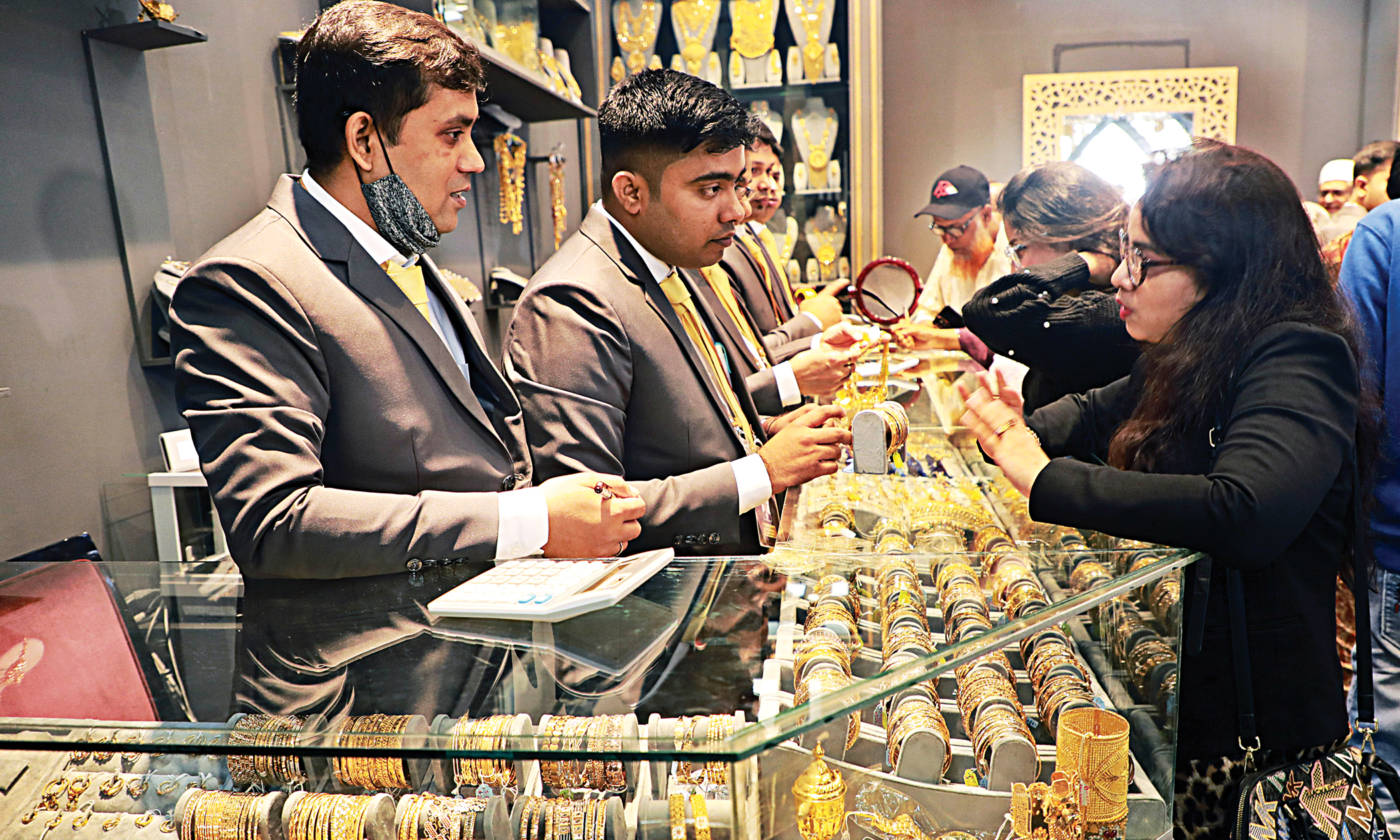 Gold hits new high, now Tk 133,051 a bhori