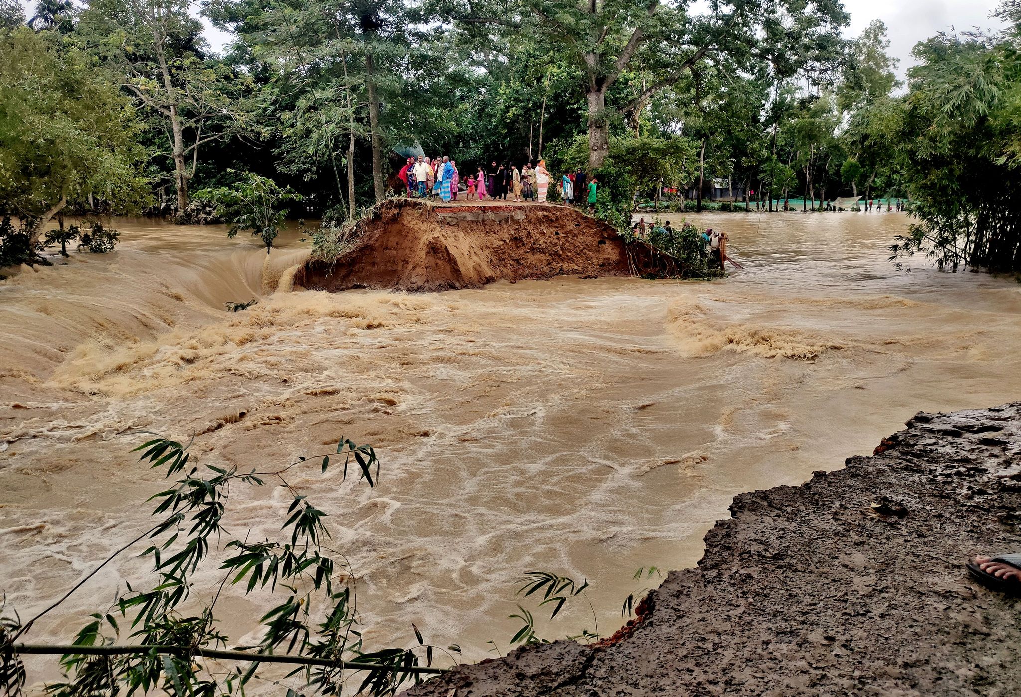 15 dead, 48 lakh people affected in floods