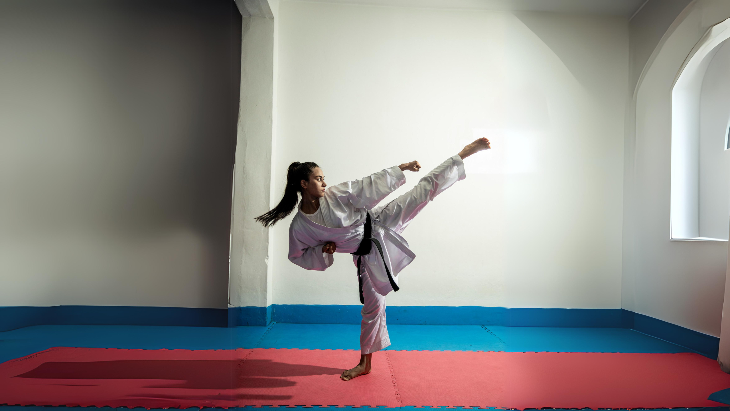 6 essential self-defence moves every girl needs to know