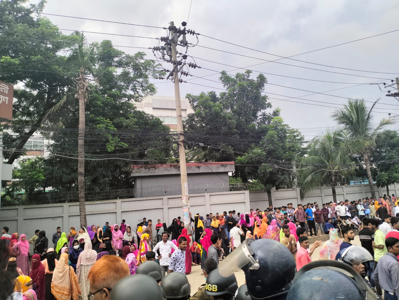 30 garment factories in Ashulia closed amid protests
