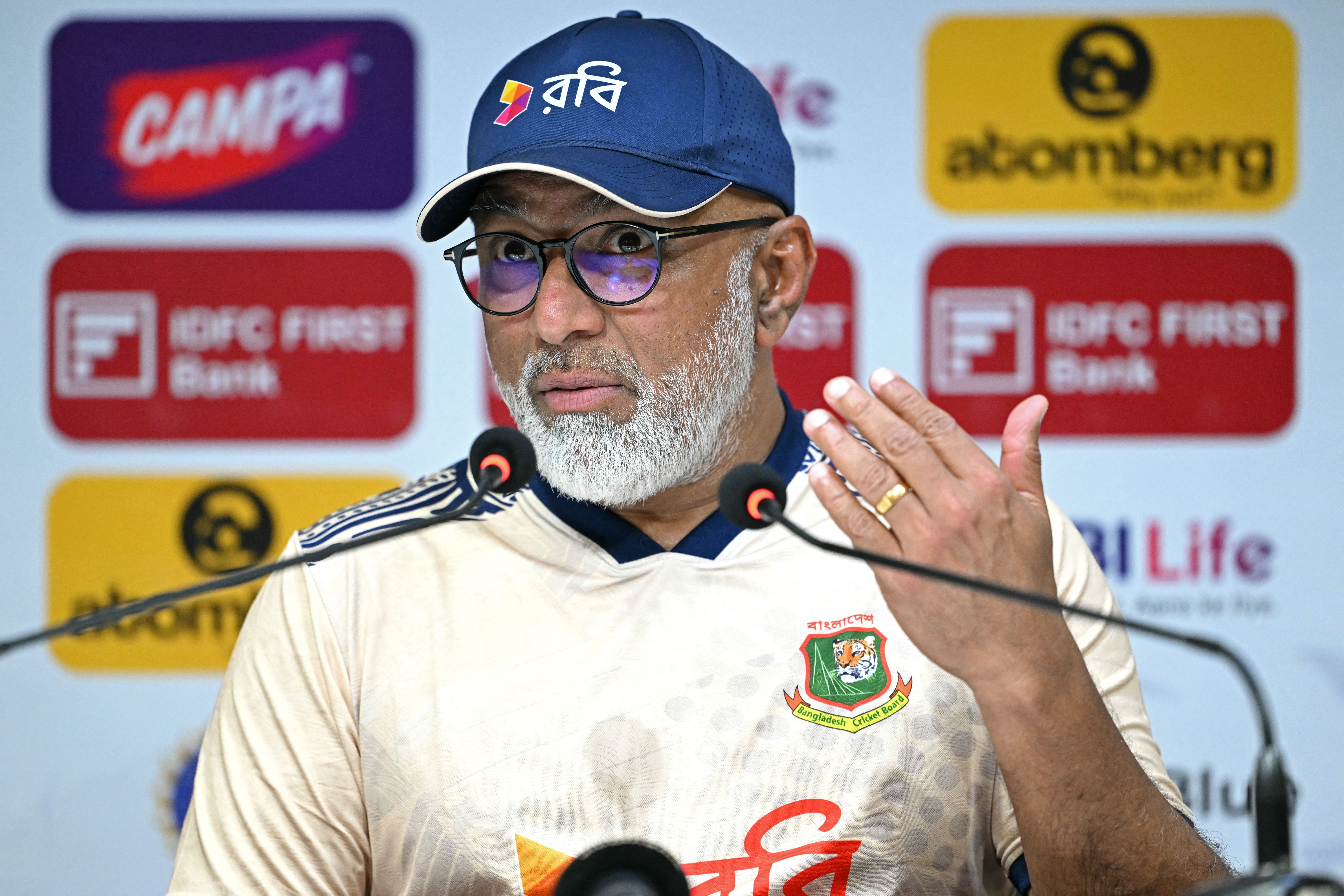 Hathurusingha suspended as Bangladesh coach
