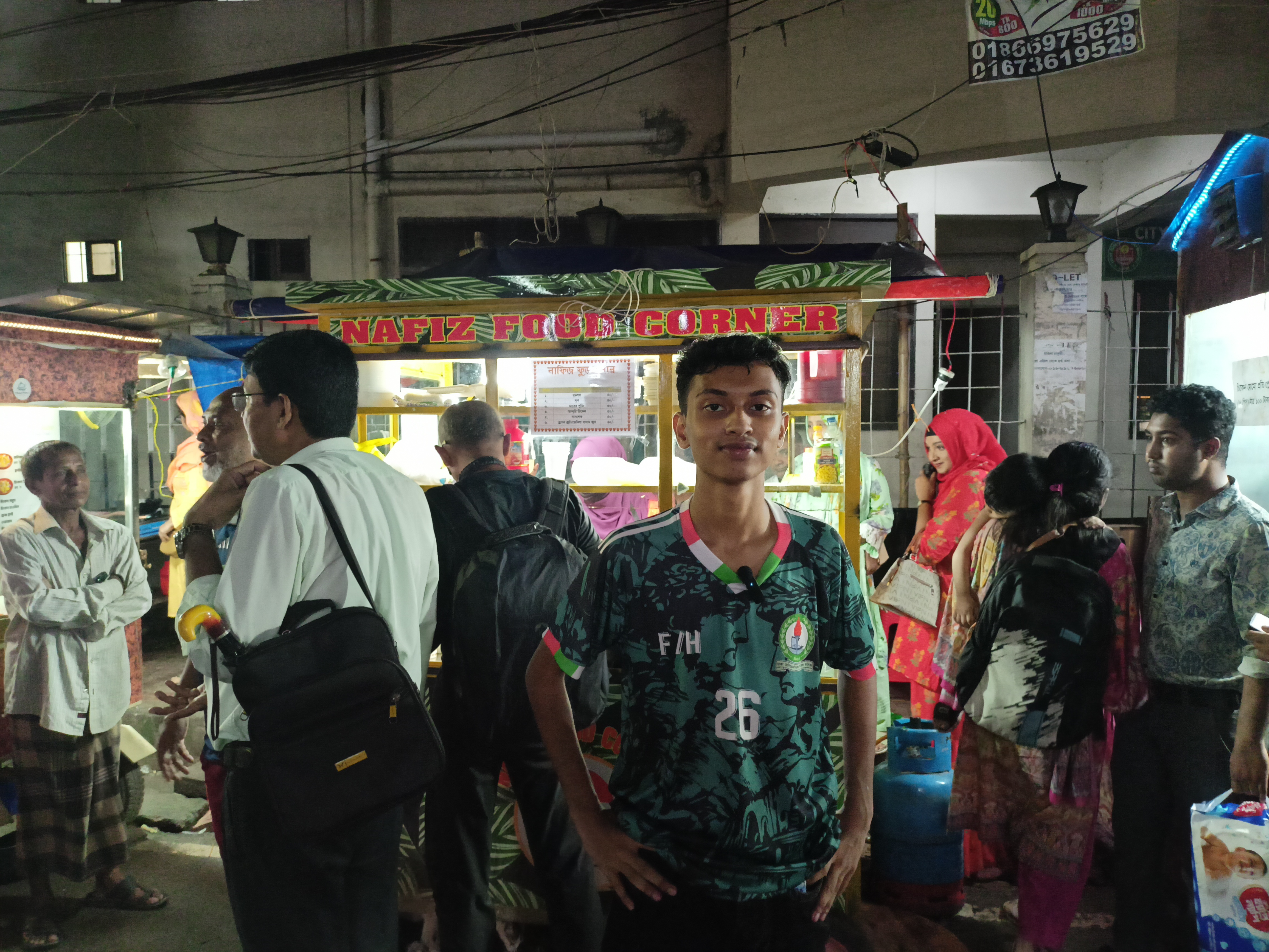 Forget startups, Nafiz Azad Prithibi’s food cart is schooling us on Business 101