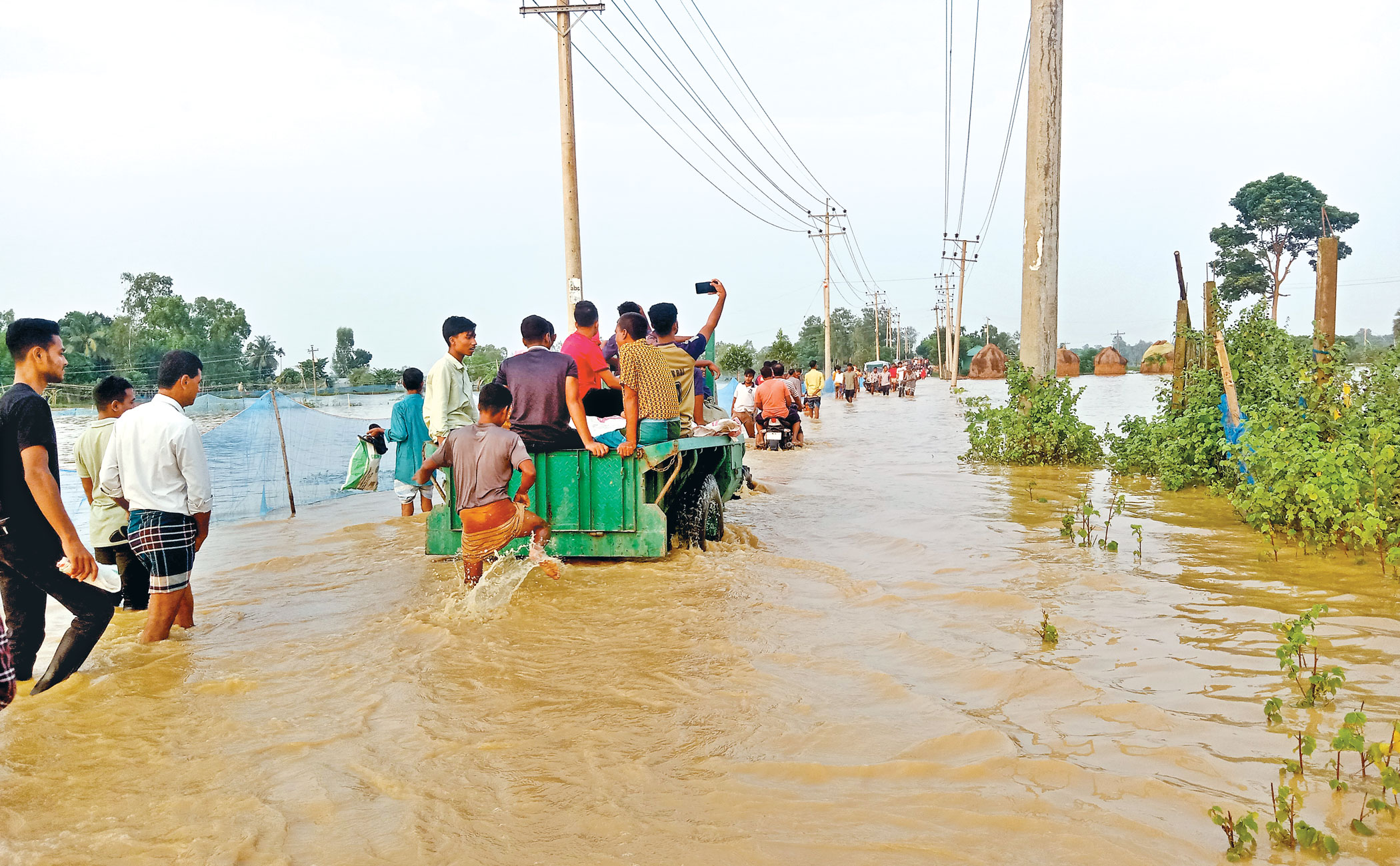 Floods worsen in Sherpur and Mymensingh