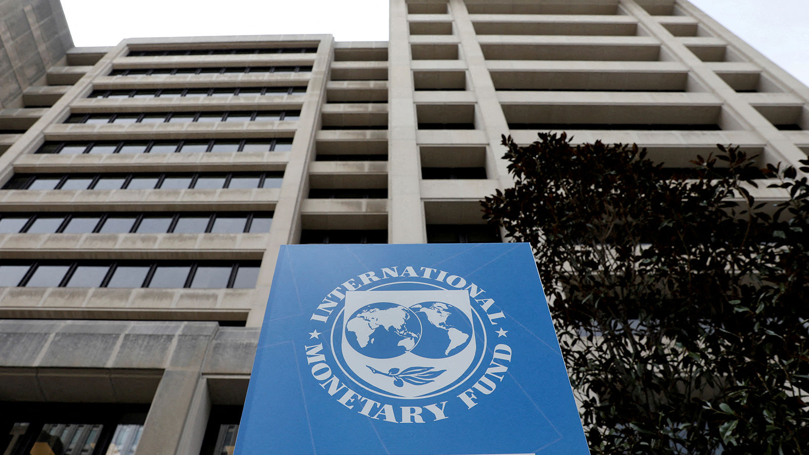 IMF offers extra $1b for reforms