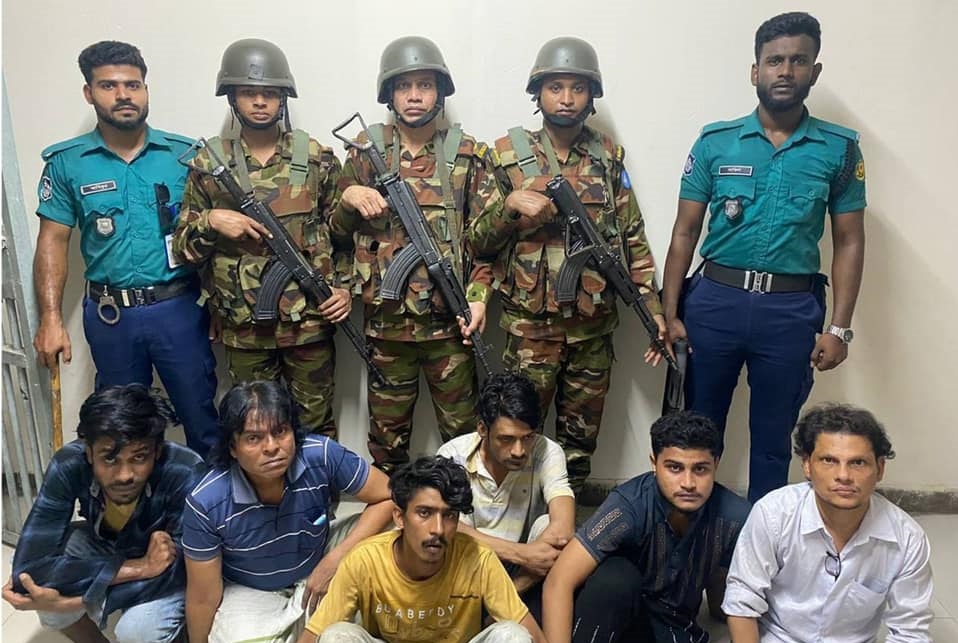 Teen gangs, top criminals behind mugging surge