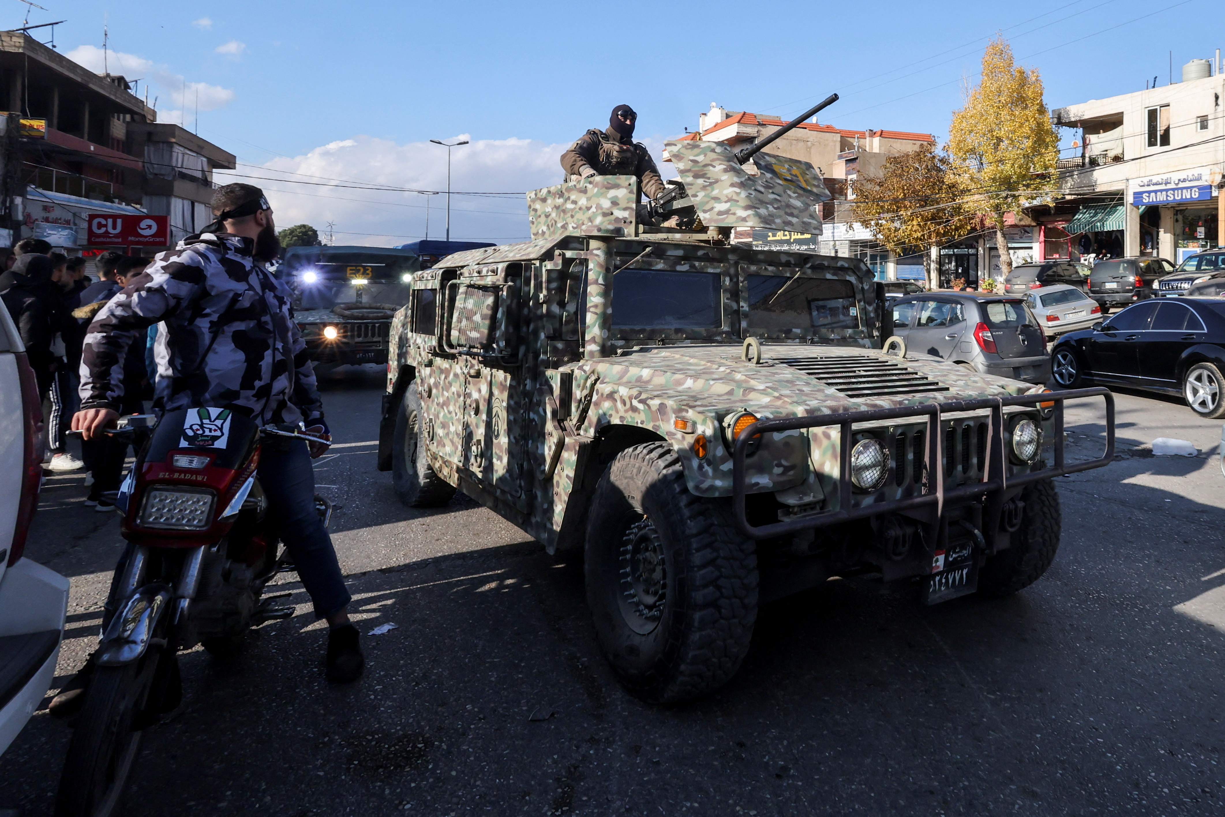 Syrians stroll through Assad's palaces, take furniture and ornaments