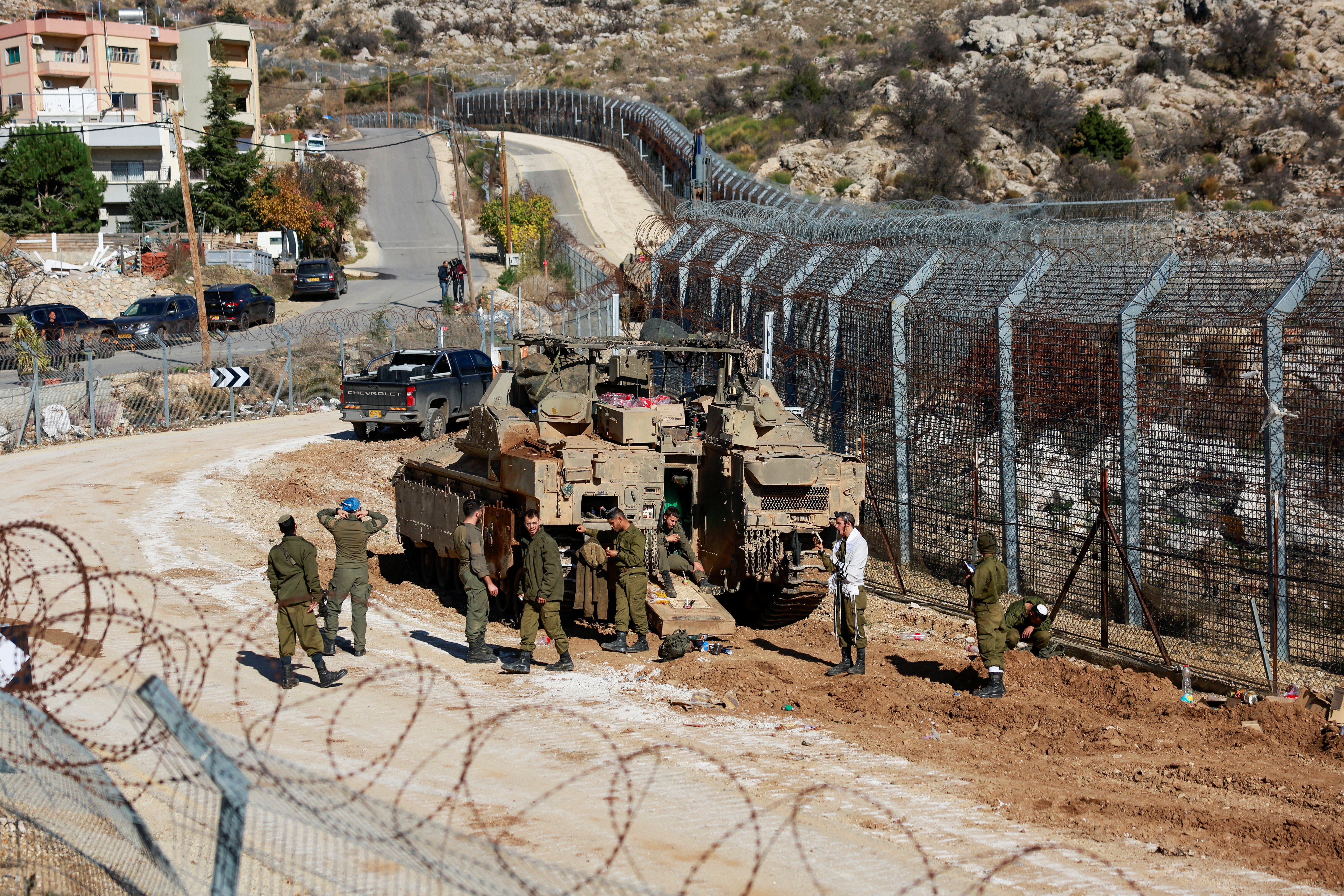 Israel vows to destroy Syria's heavy strategic weaponry