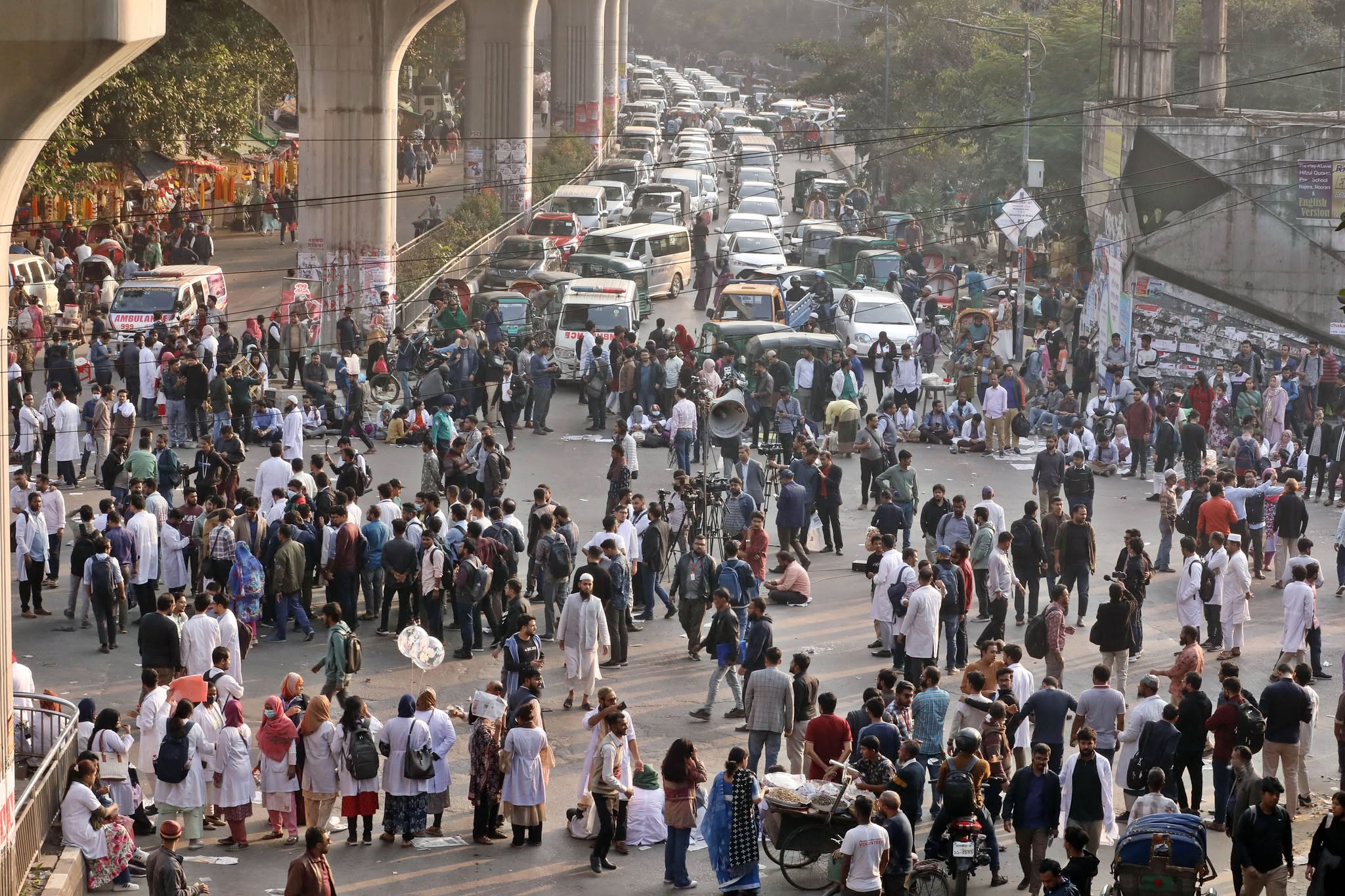 Postgrad doctors block Shahbagh demanding stipend hike