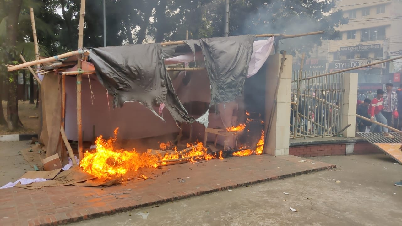 Crowd vandalise and set fire to SBNCS ticket booth ahead of BPL games