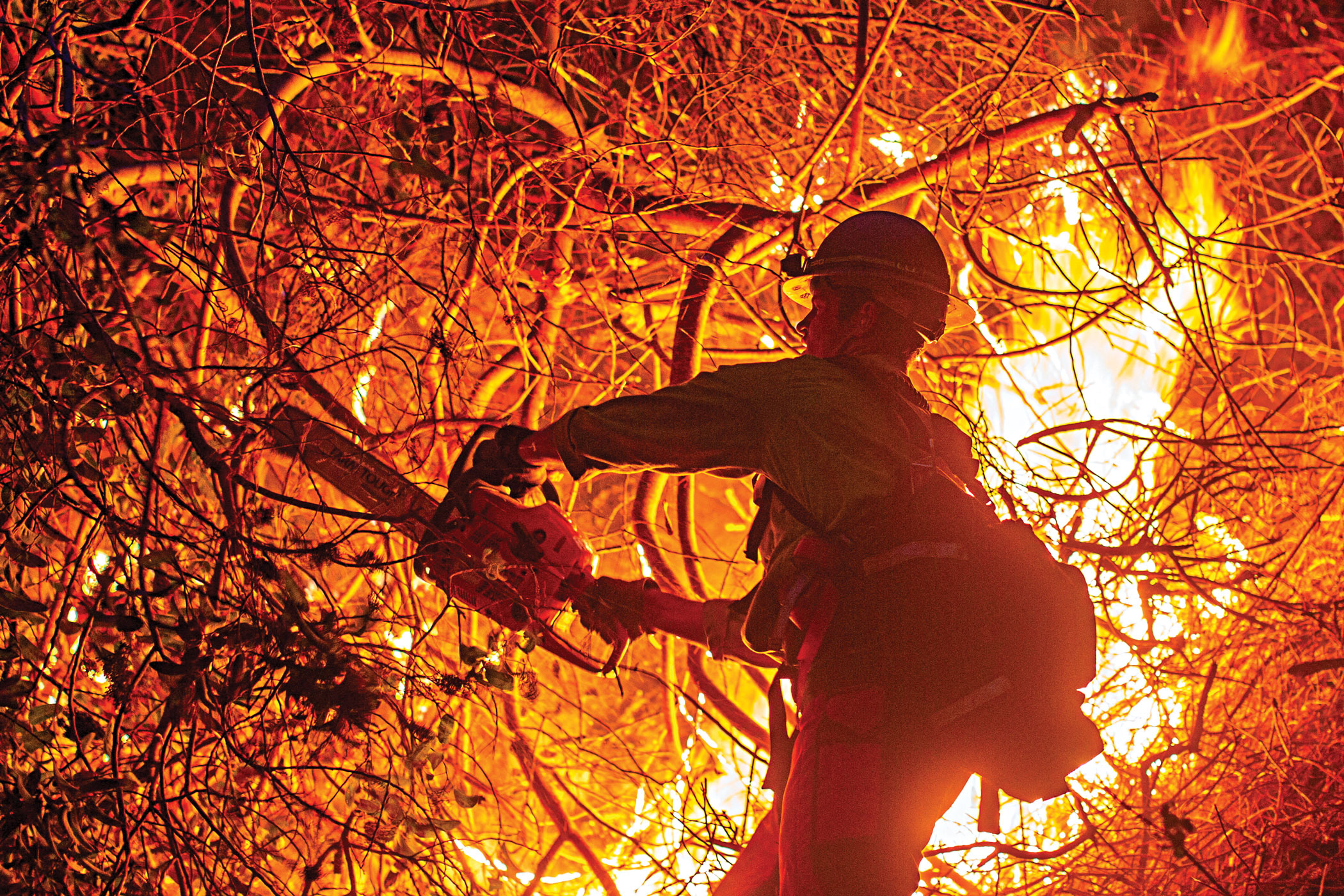 Los Angeles races to contain fires