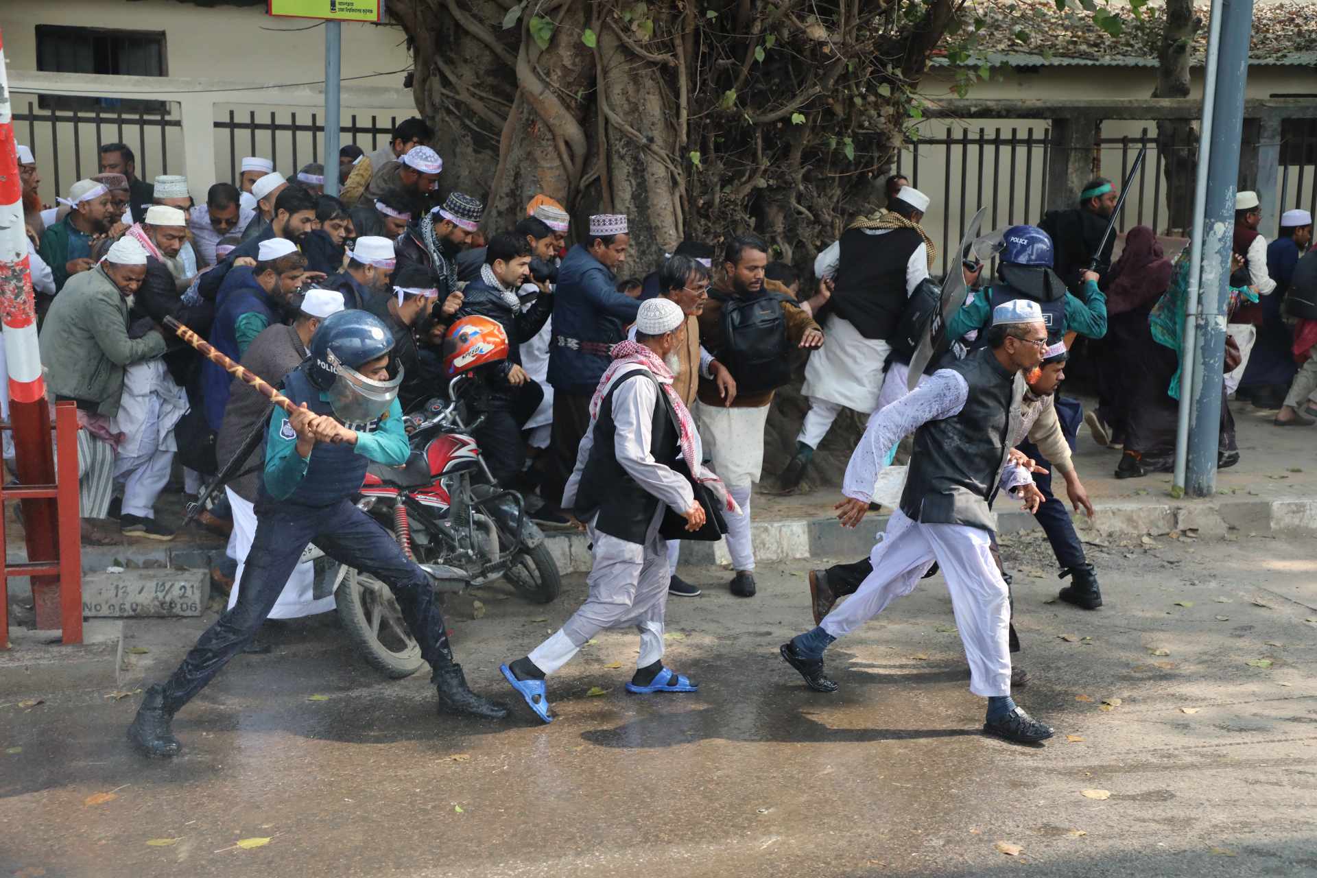 Several hurt as police swoop on madrasa teachers