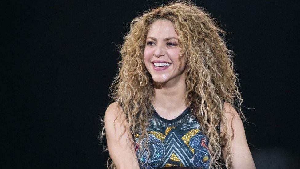 Shakira resumes world tour after illness