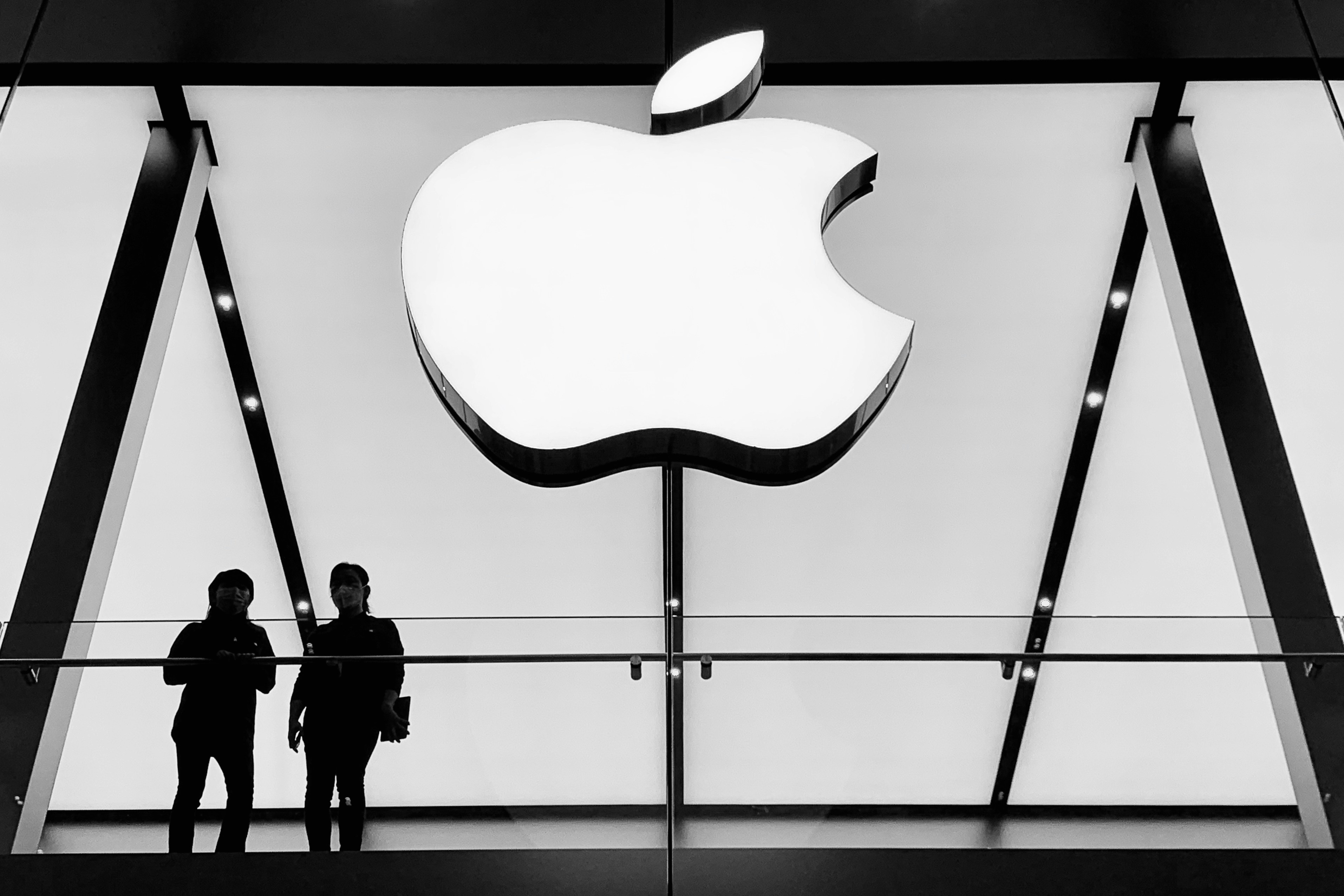 Apple to invest $500 bln in US; create 20,000 new jobs