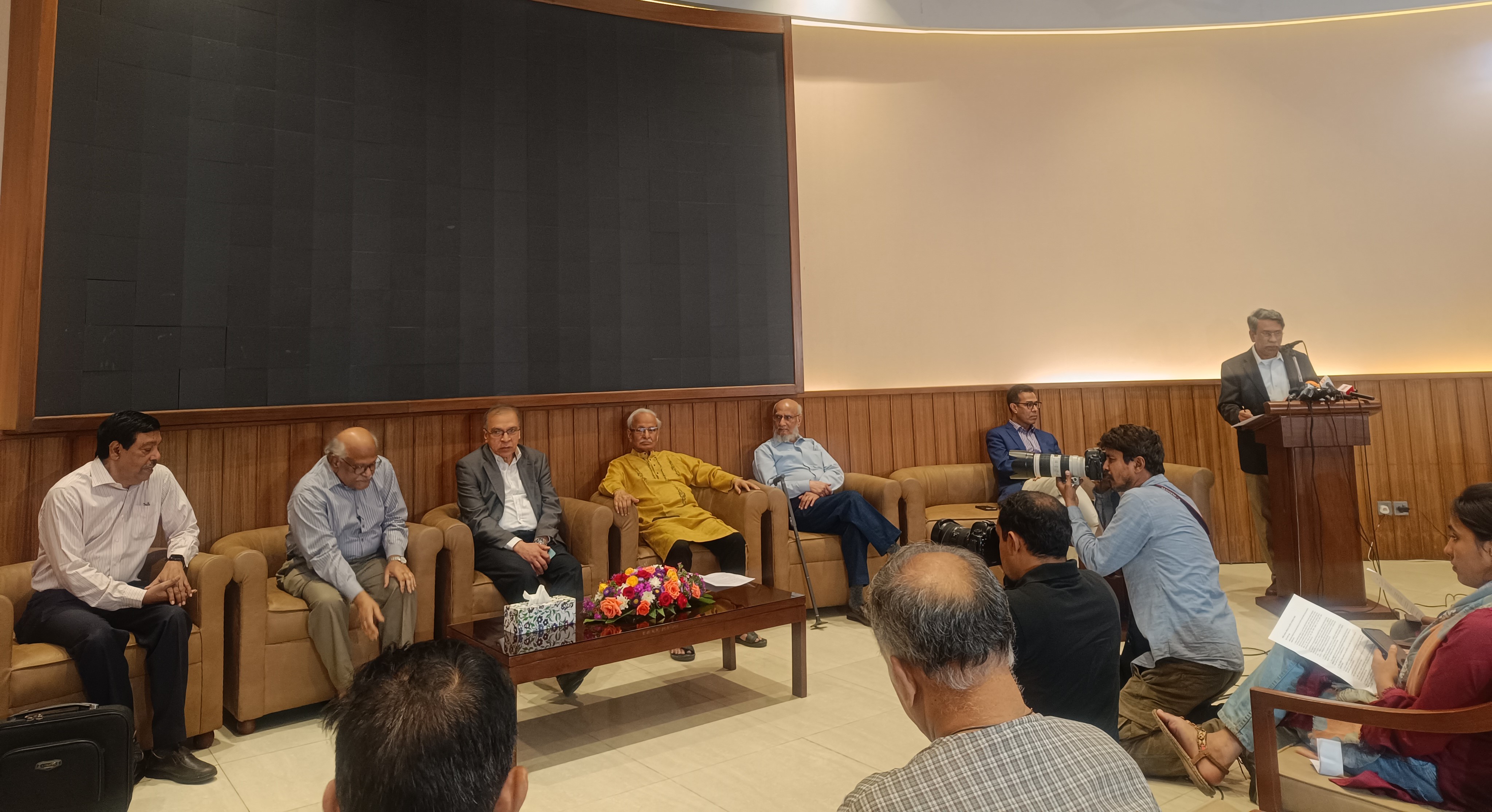 Consensus commission: 30 parties miss deadline for feedback