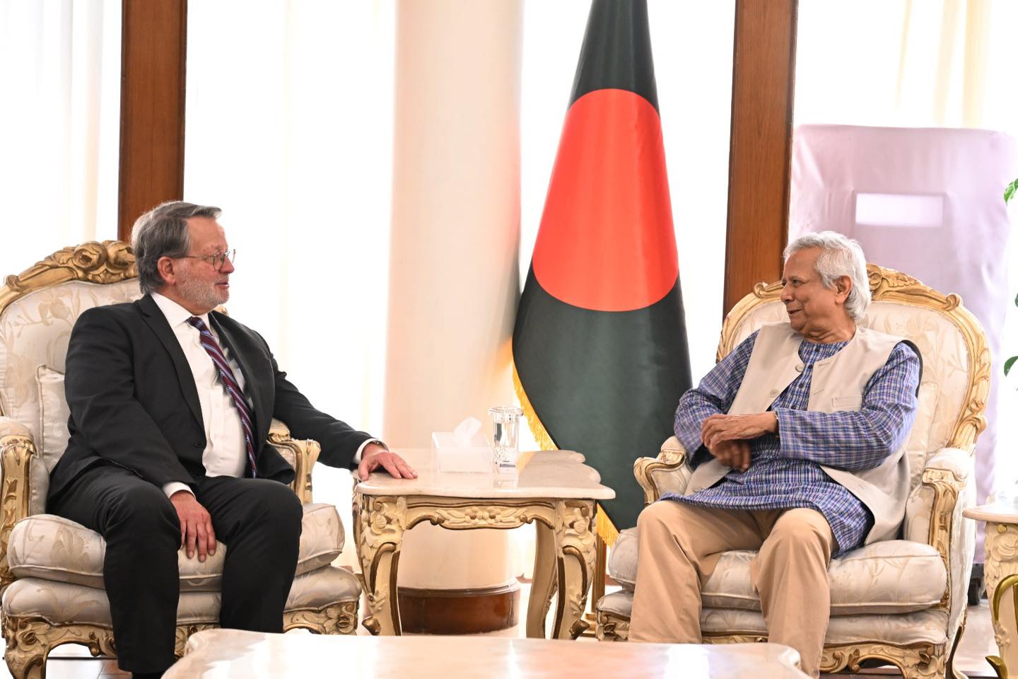 Chief Adviser Yunus meets US Senator Gary Peters