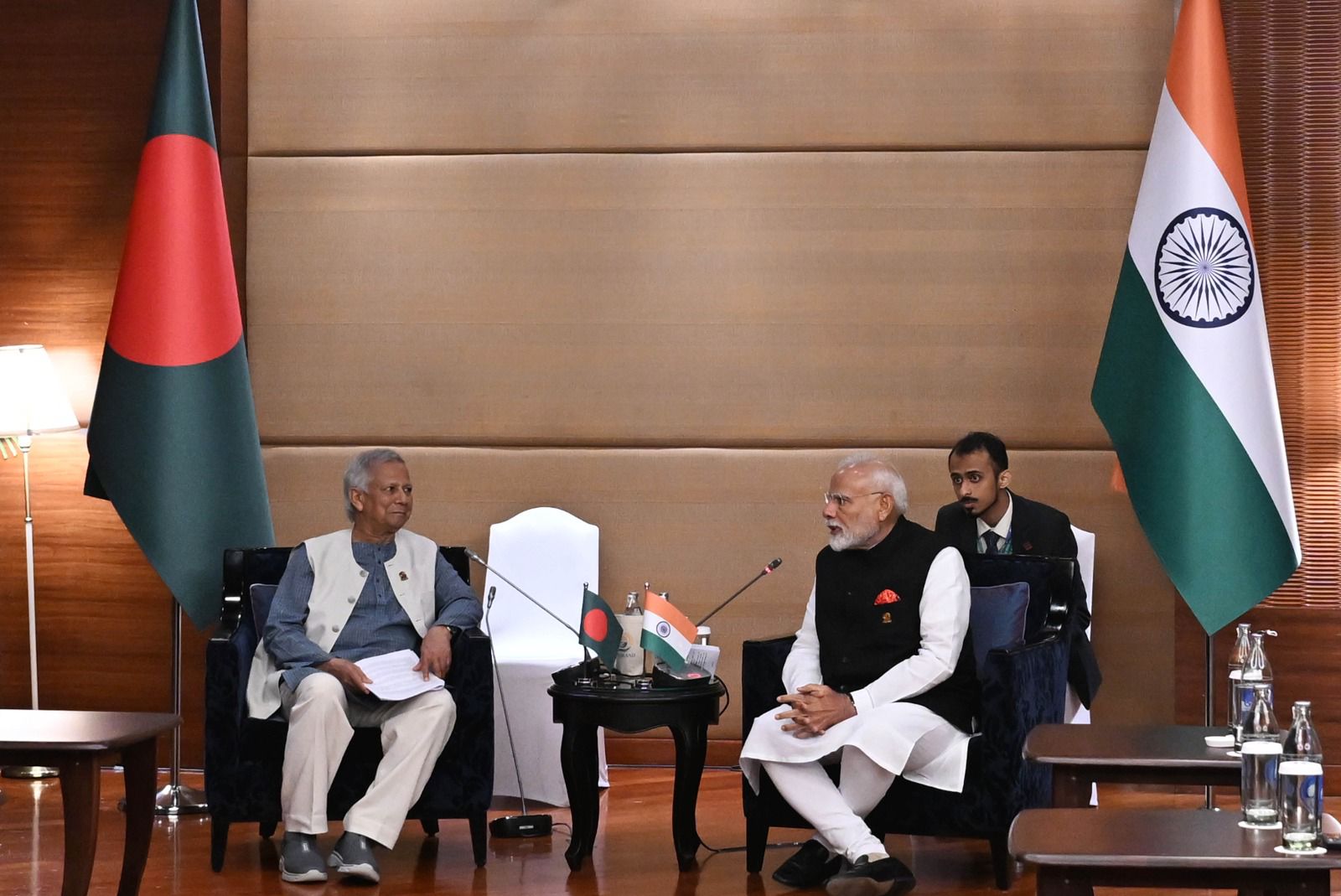 Yunus, Modi hold bilateral talks on BIMSTEC sidelines