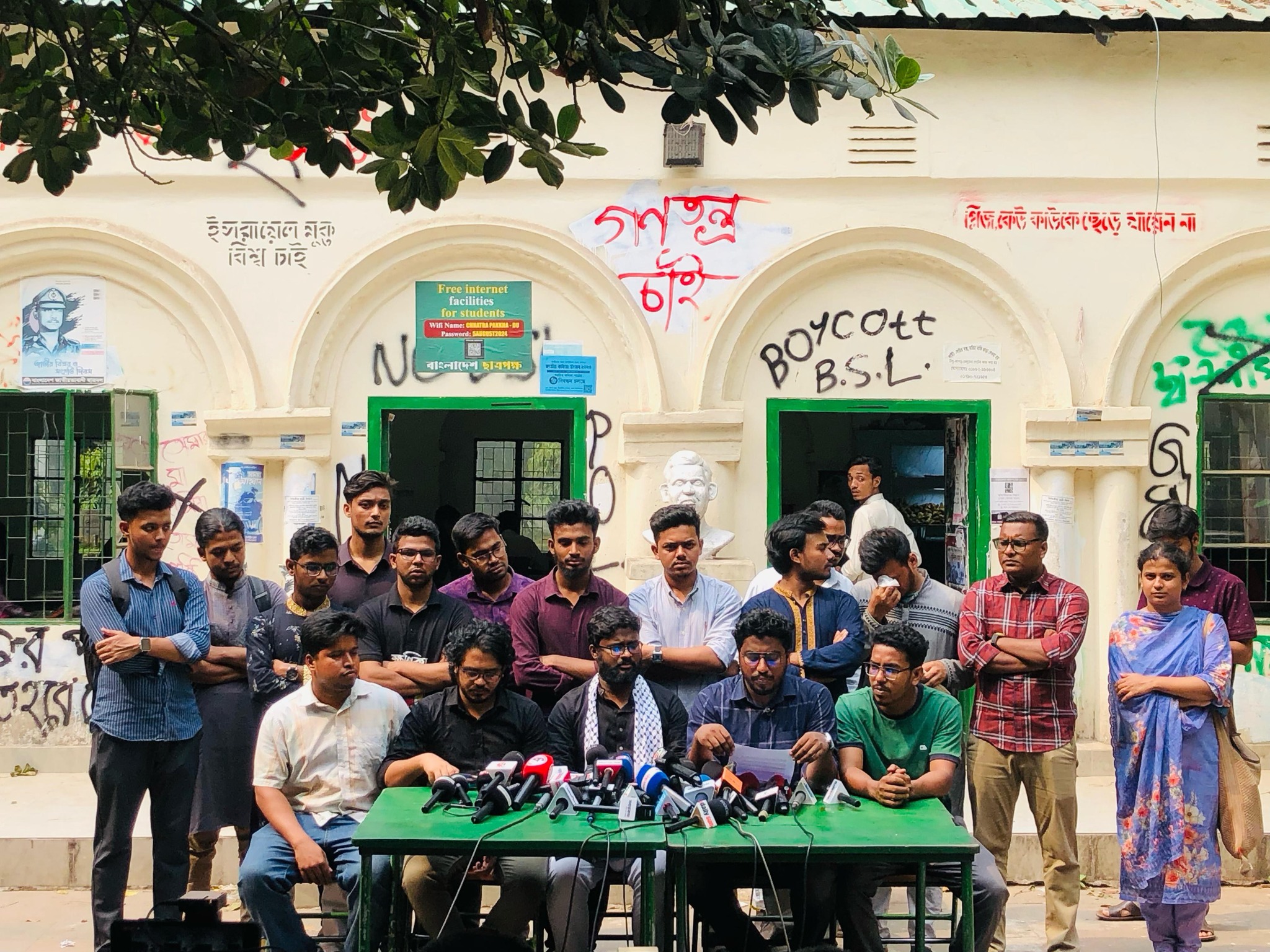 DU students protest in solidarity with KUET