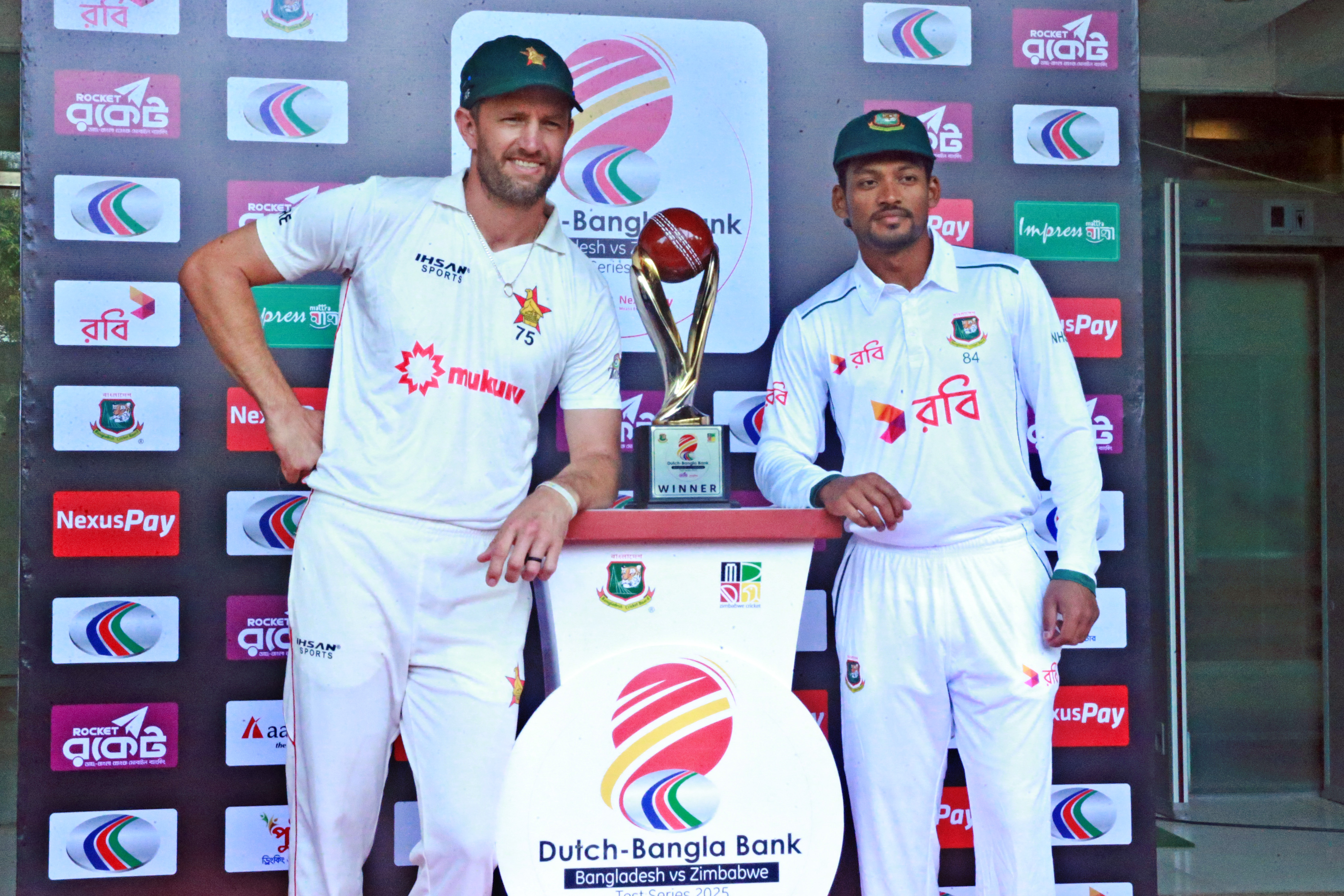 Zimbabwe out to redeem Test record