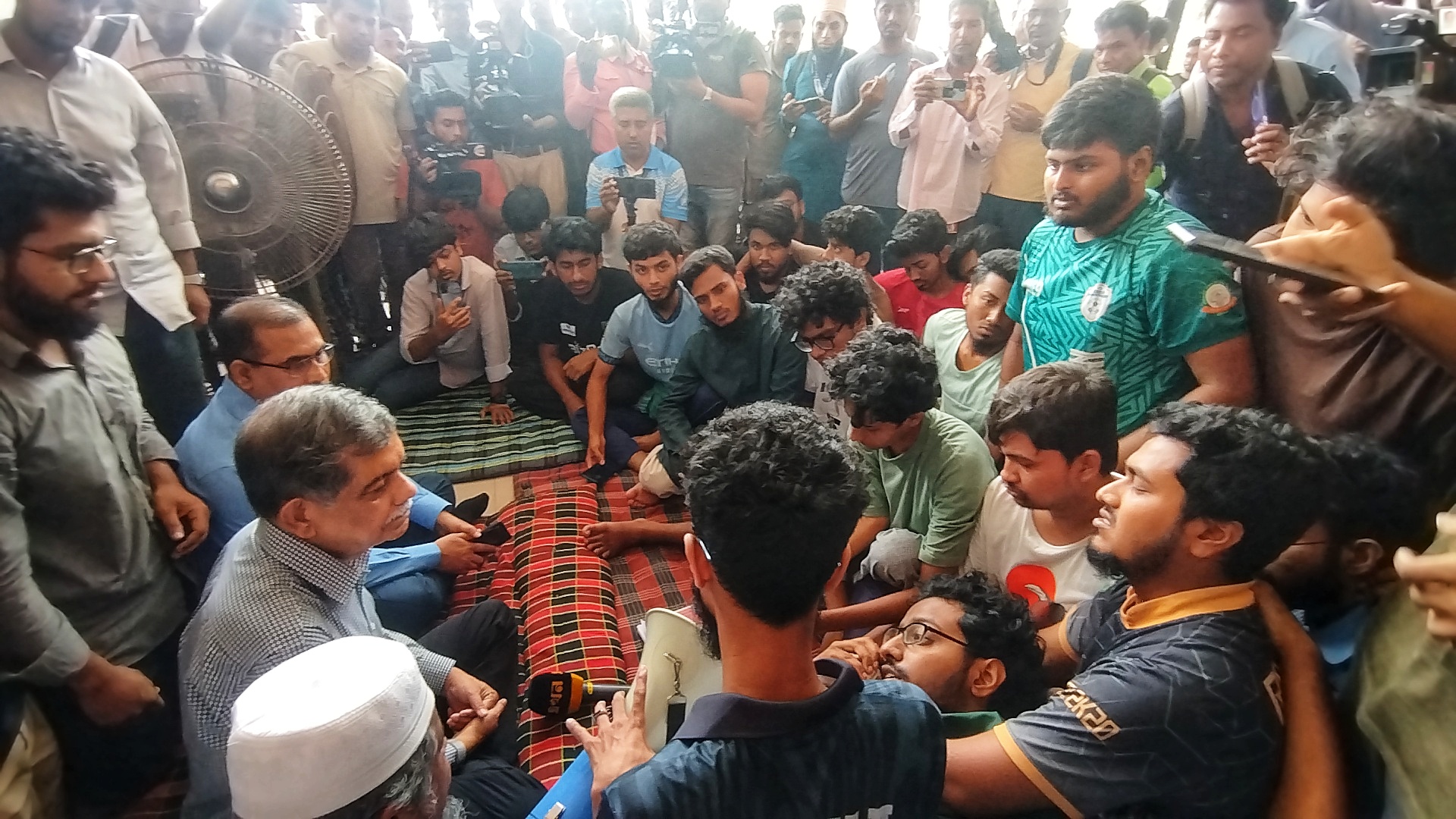 Kuet students continue hunger strike despite adviser’s assurance