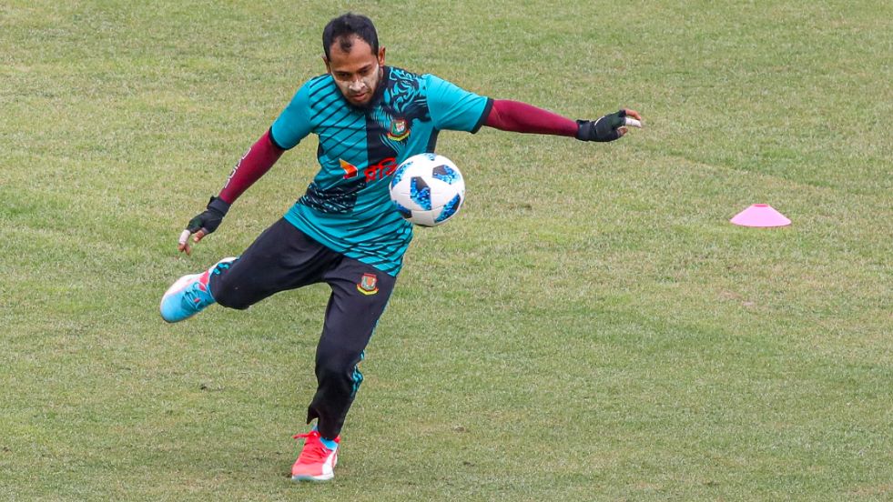 Century-chasing Mushfiqur in a battle of his own