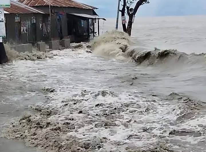 Tidal surge submerges Nijhum Dwip, cuts off Hatia