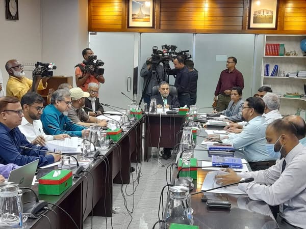 EC bans posters in upcoming national election