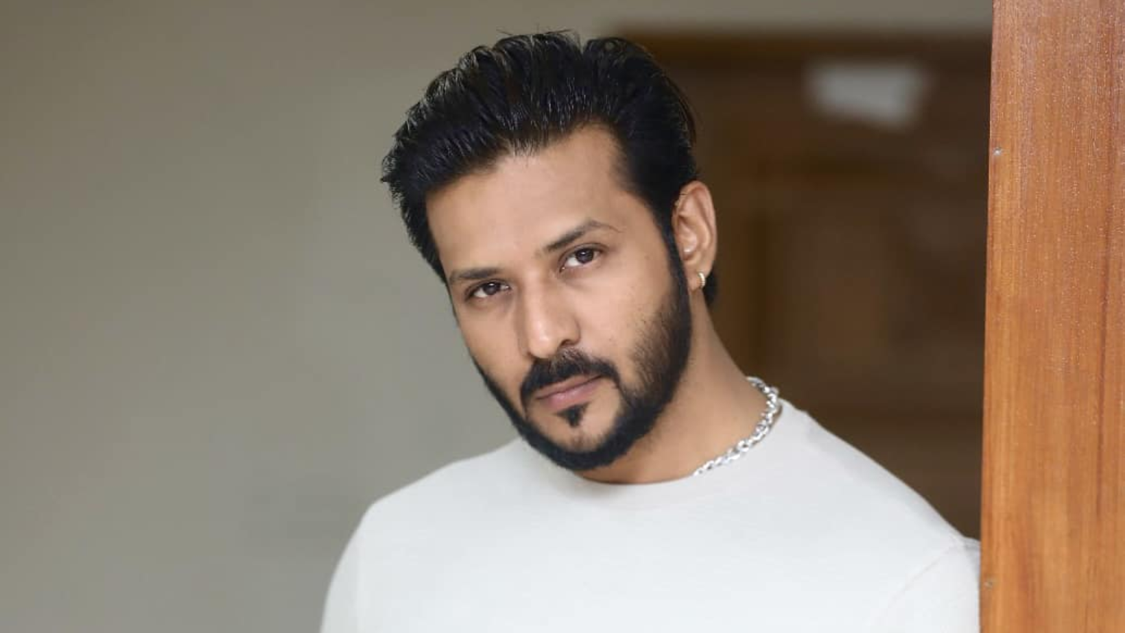 Nirab Hossain to undergo transformation for new film ‘Desh’