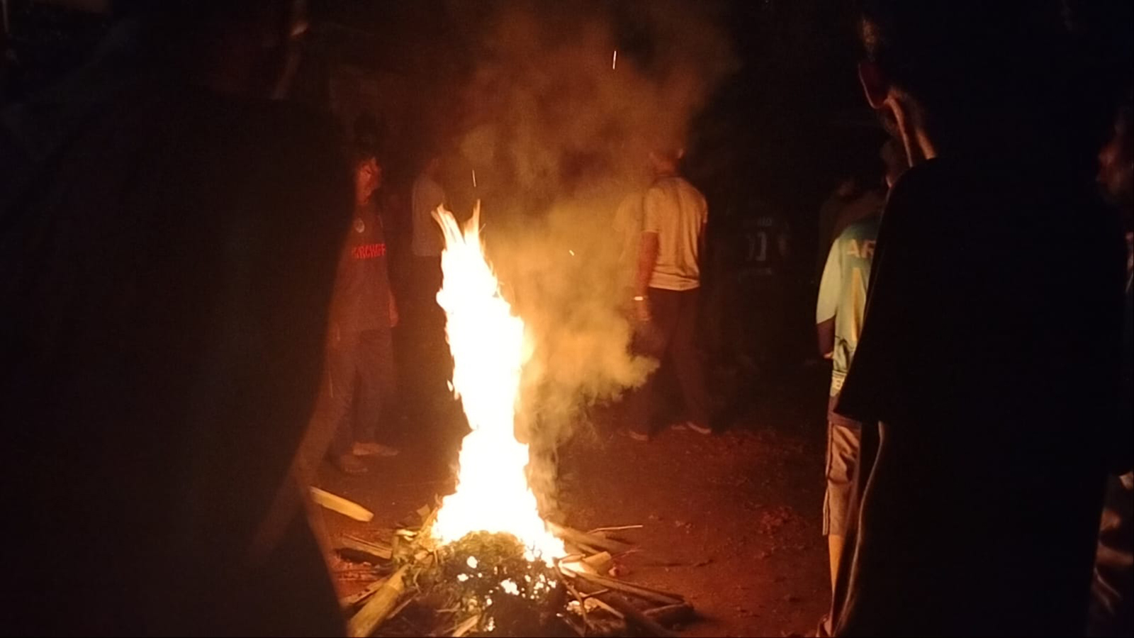 Over 100 injured in overnight clashes between CU students, locals