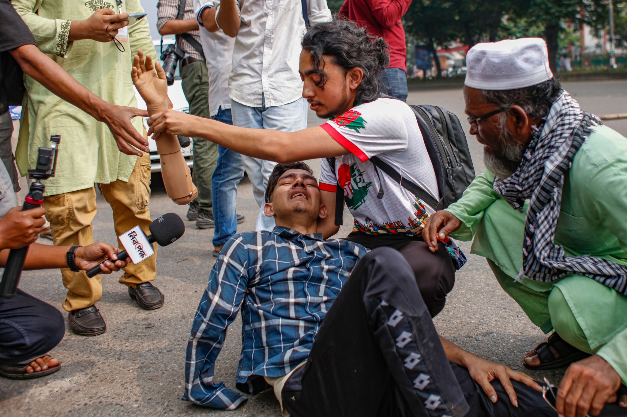 10 'July fighters' injured as police charge baton at Jatiya Sangsad premises