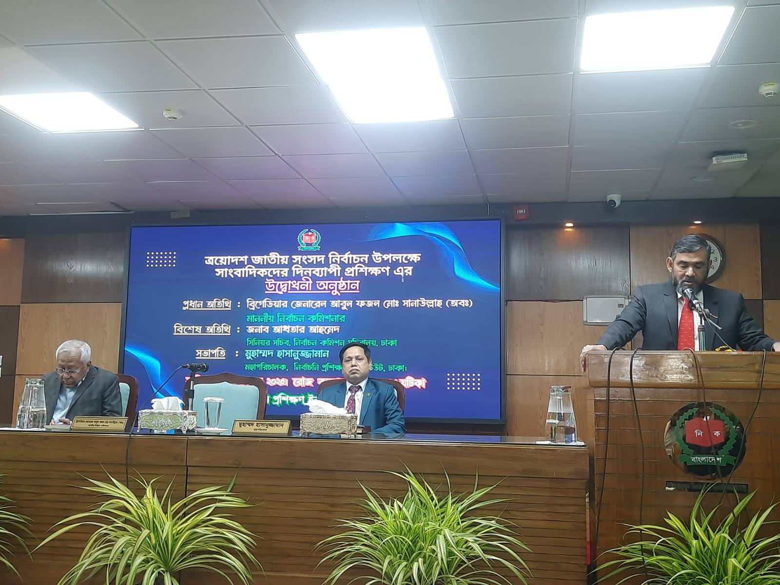 Upcoming election a ‘tone-setting moment’ for Bangladesh’s democratic future: EC Sanaullah