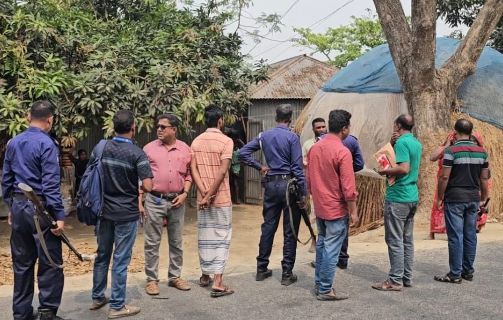 Recording Video: 5 journos confined to AC Land’s office, threatened with jail