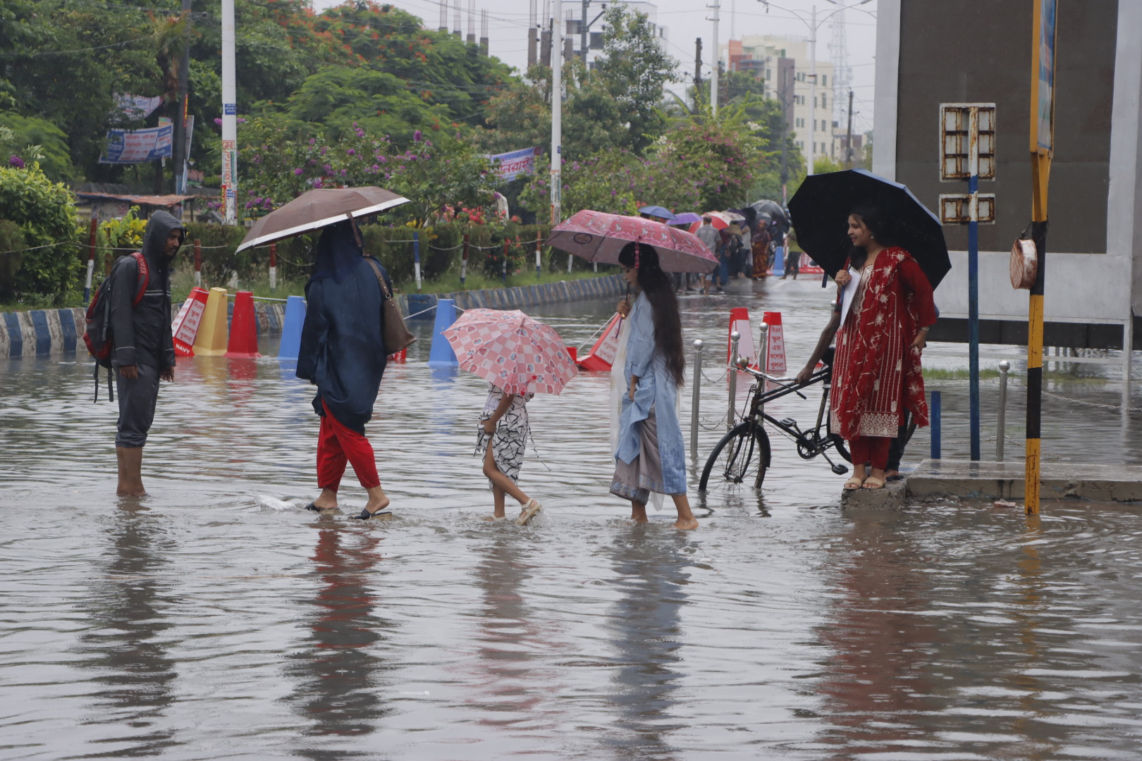 Khulna city waterlogged after 55mm rain in 3hrs