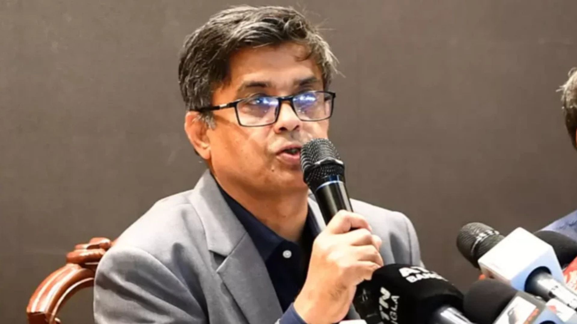 'Our task is to tell the truth in transparent, compelling way'