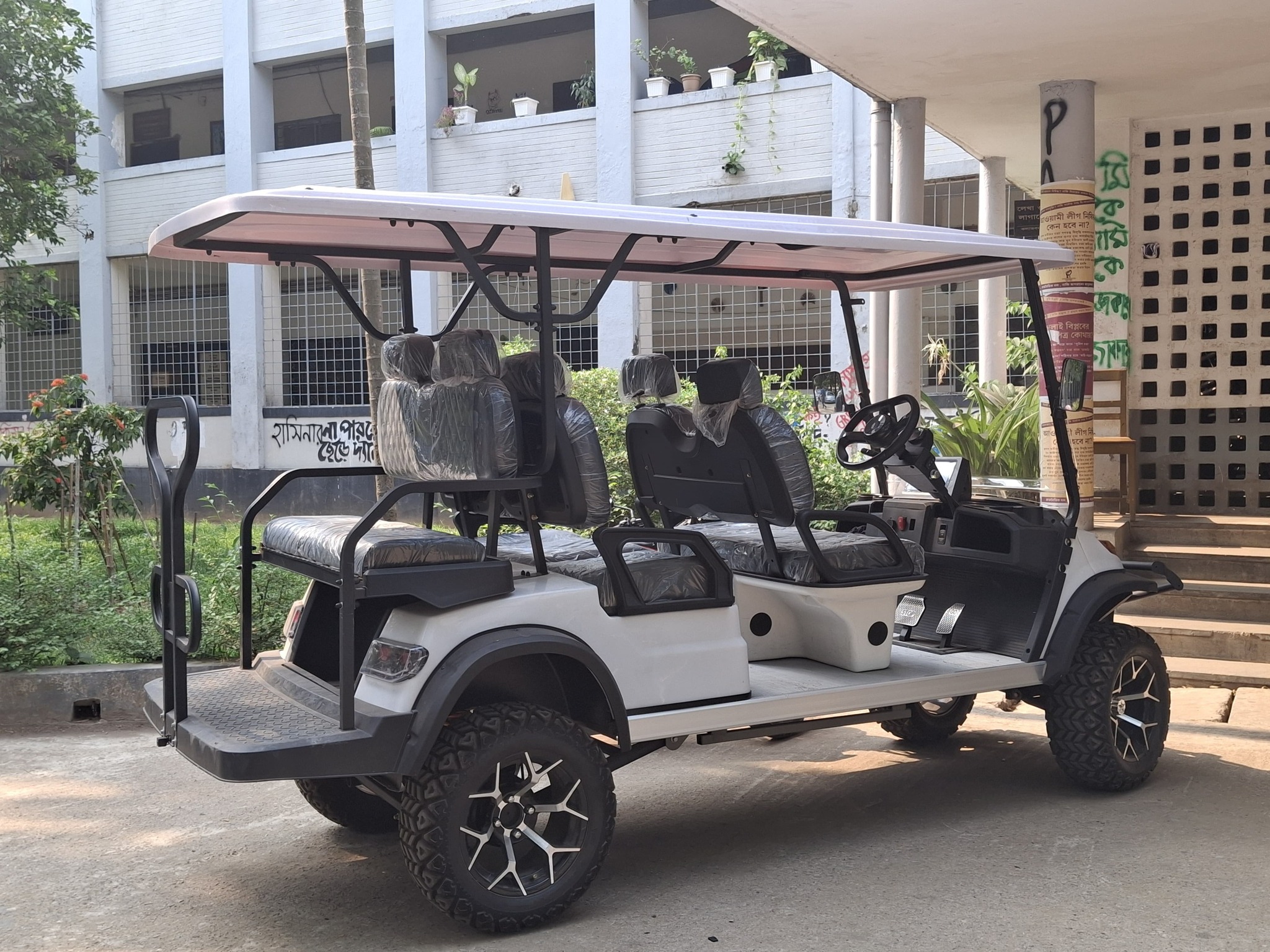 Electric shuttle service introduced on DU campus