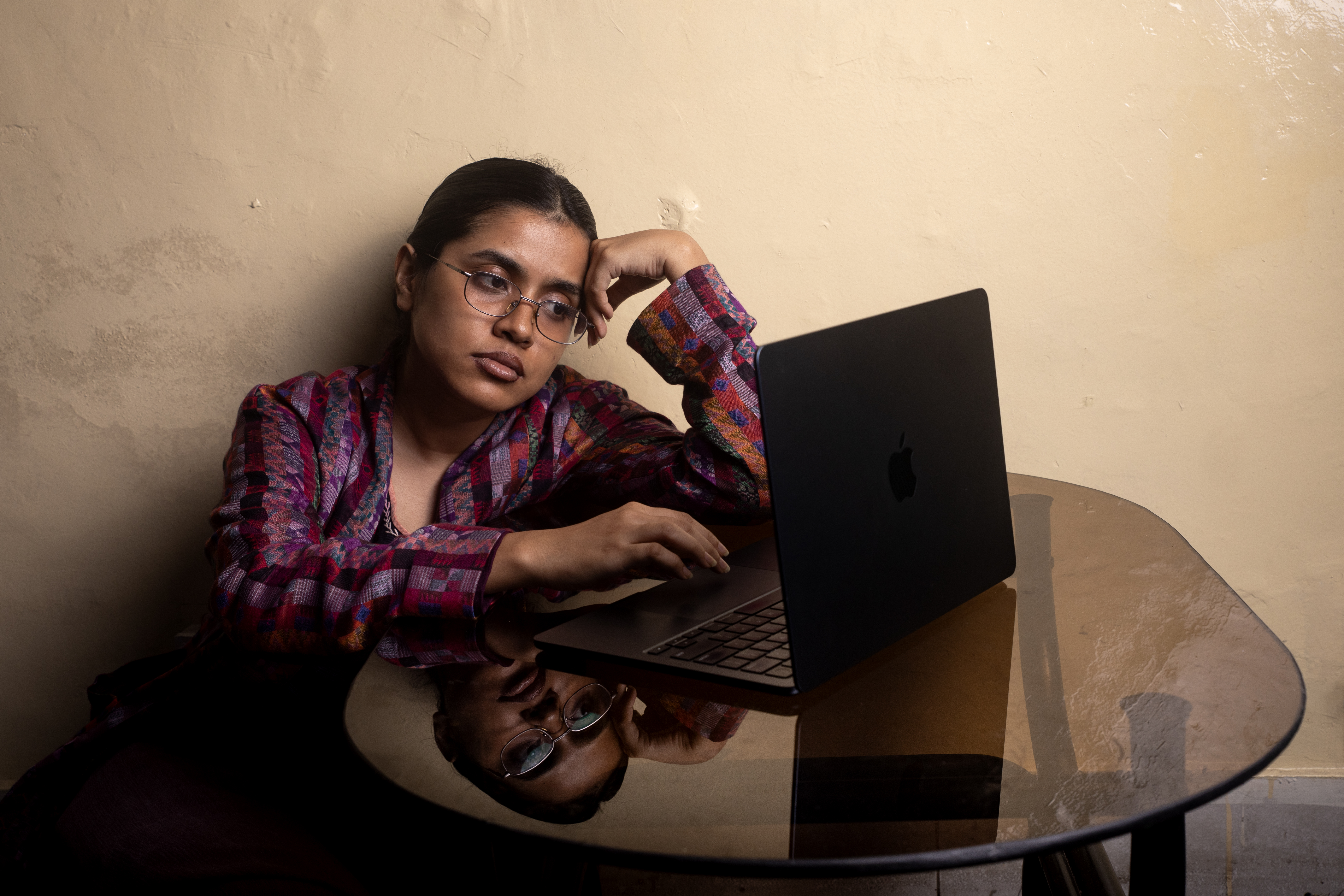 Why are young people resorting to online platforms for mental support? 