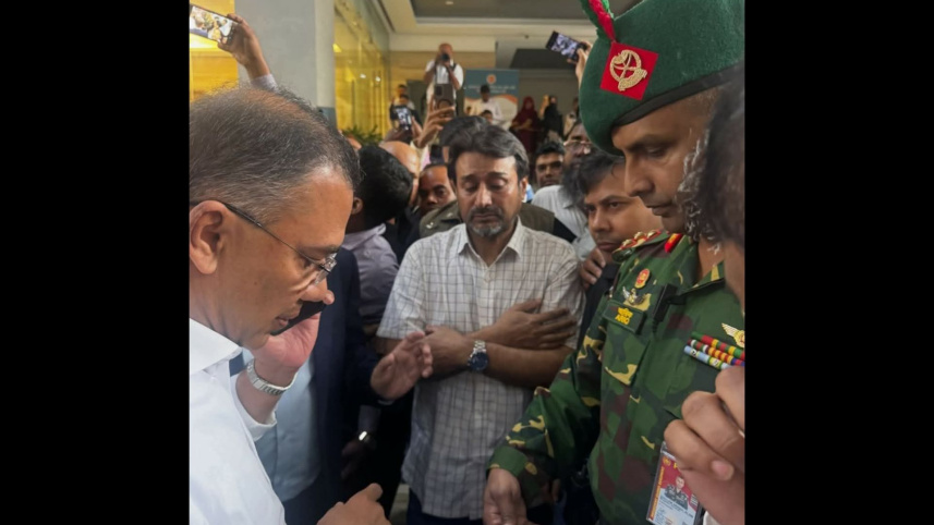 Father Stops PM Convoy to Save Abducted Son