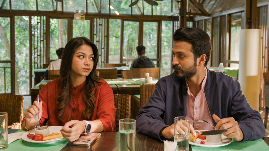 Hoichoi unveils trailer of ‘Ekshathe Alada’