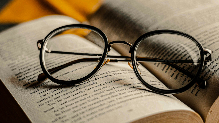 Can’t read text without glasses? Welcome to your 40s