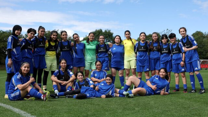 Afghan women footballers team.jpg